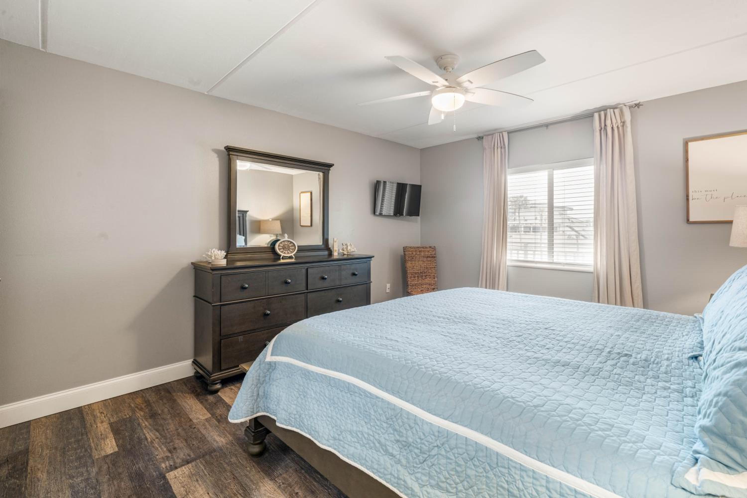 2BR Condo with Direct Beach & Pool Views NSB FL