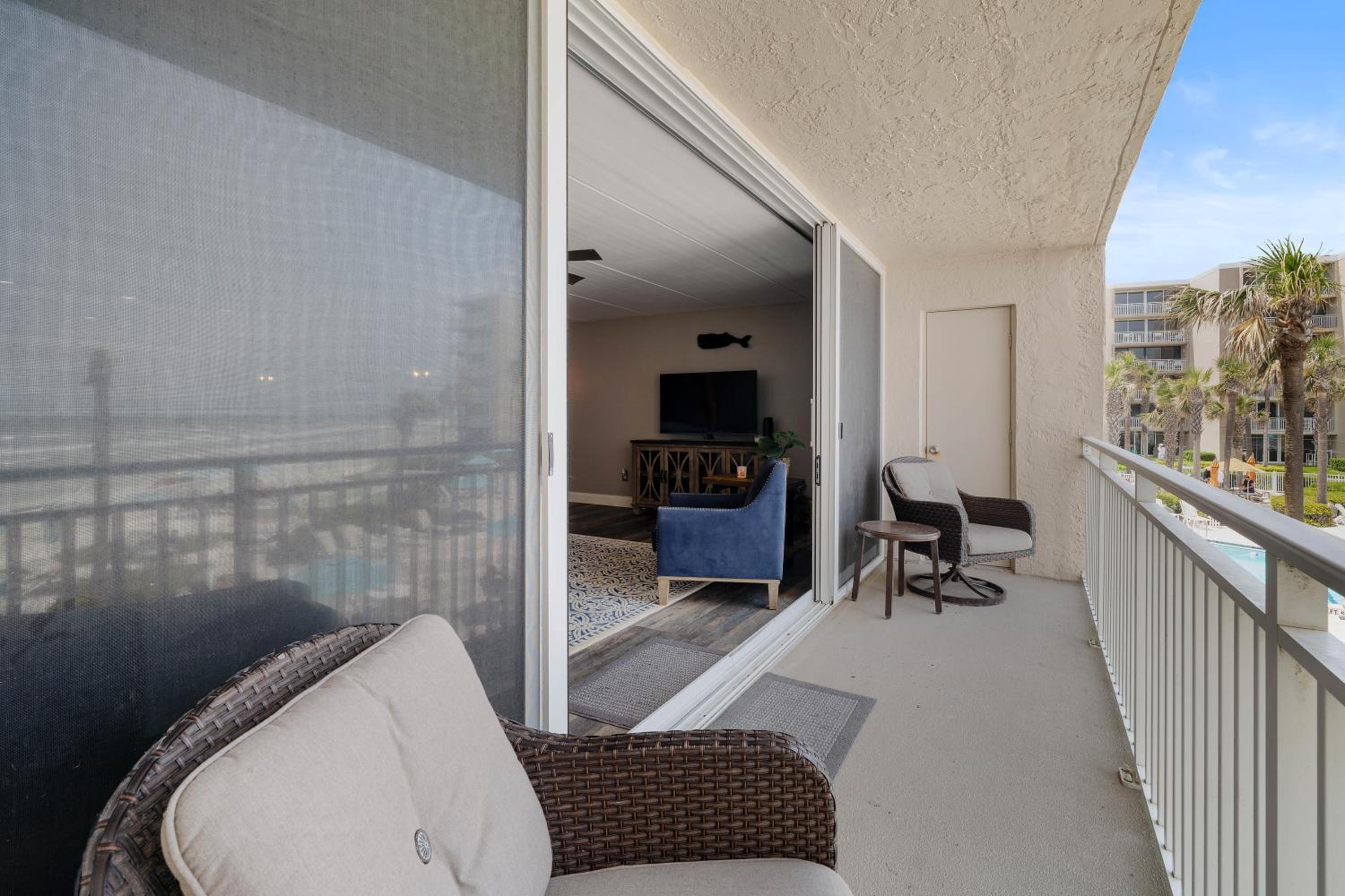 2BR Condo with Direct Beach & Pool Views NSB FL