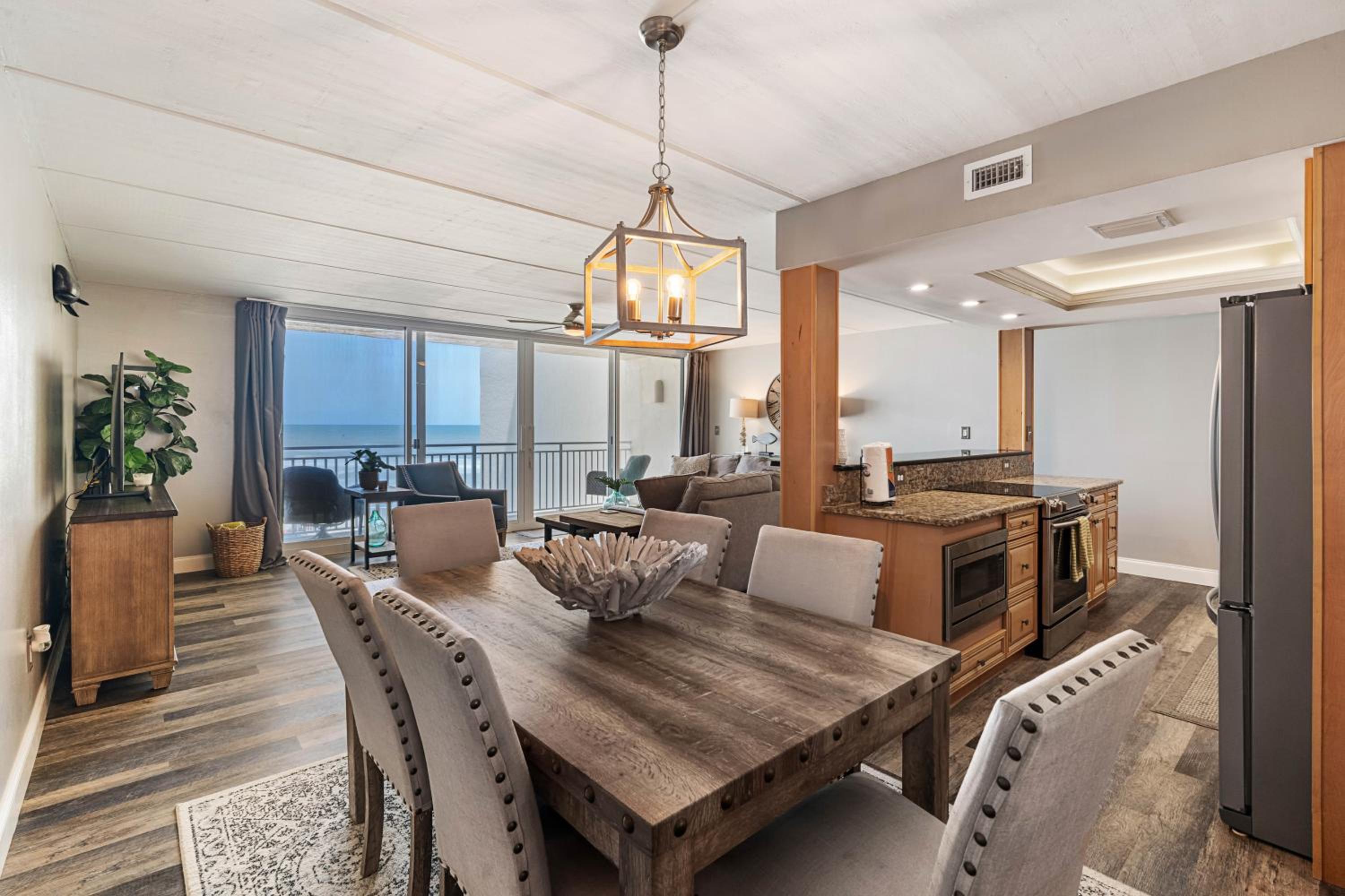 2BR Condo with Direct Beach & Pool Views NSB FL