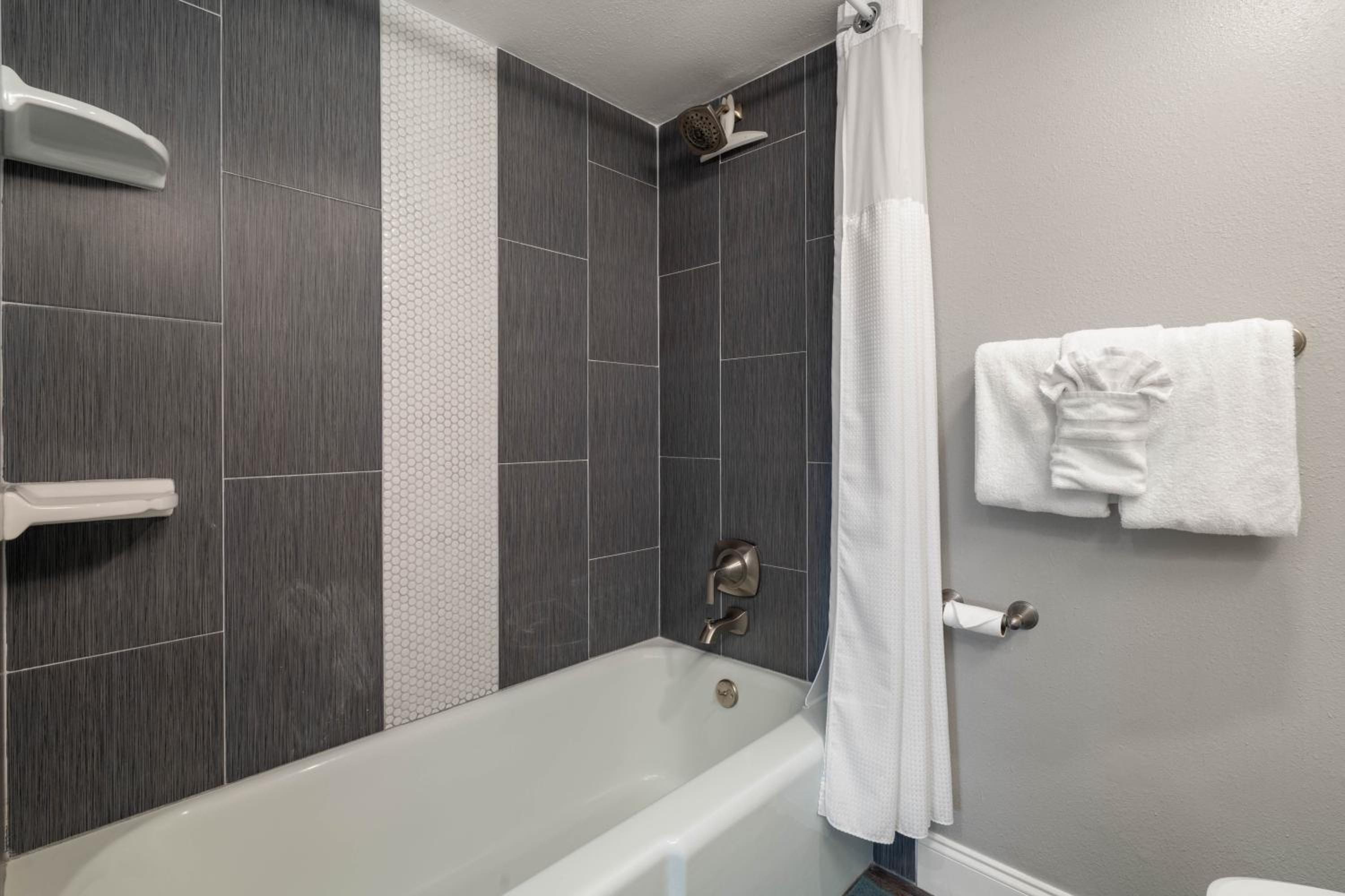 2BR Condo with Direct Beach & Pool Views NSB FL