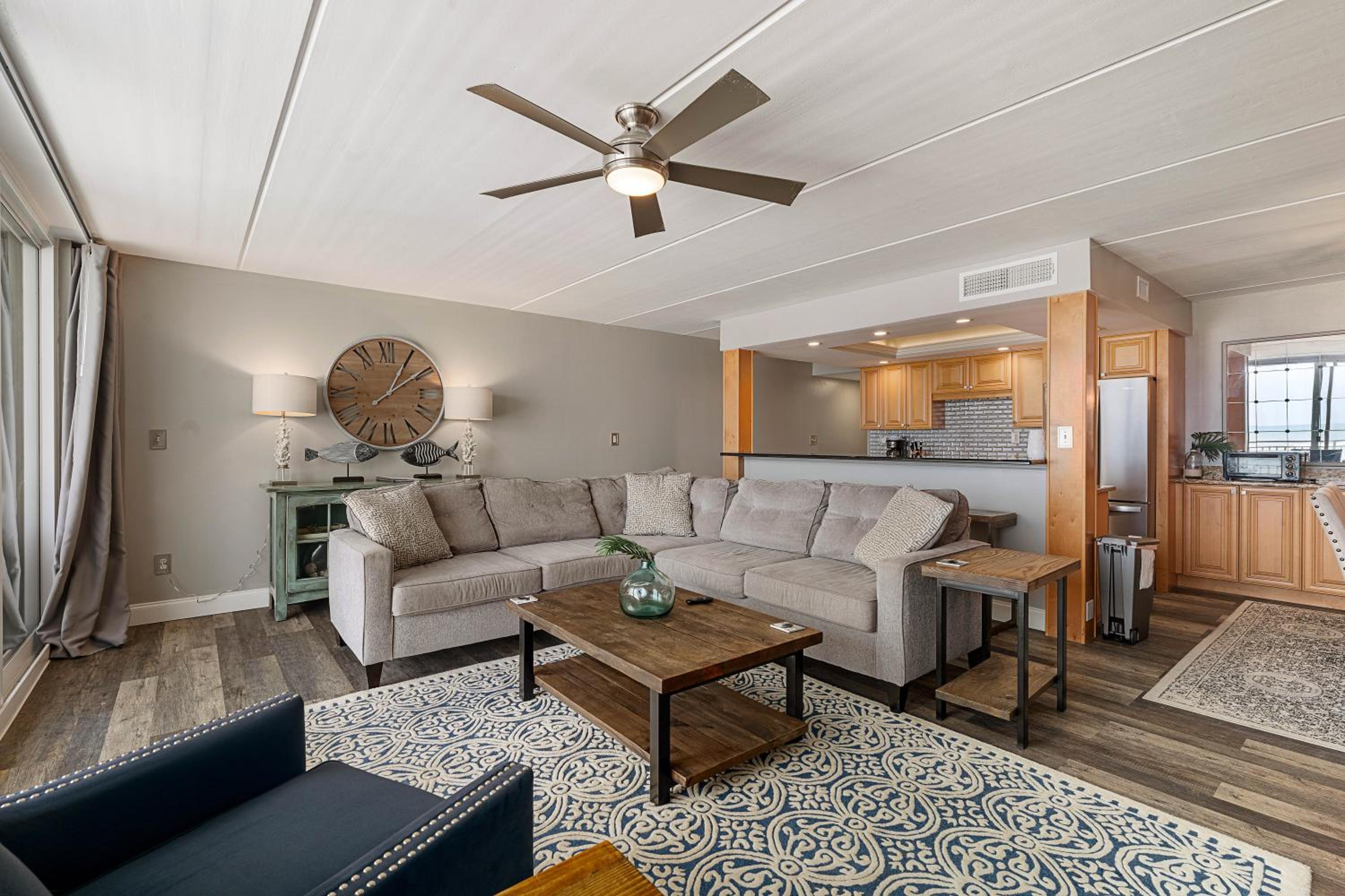 2BR Condo with Direct Beach & Pool Views NSB FL