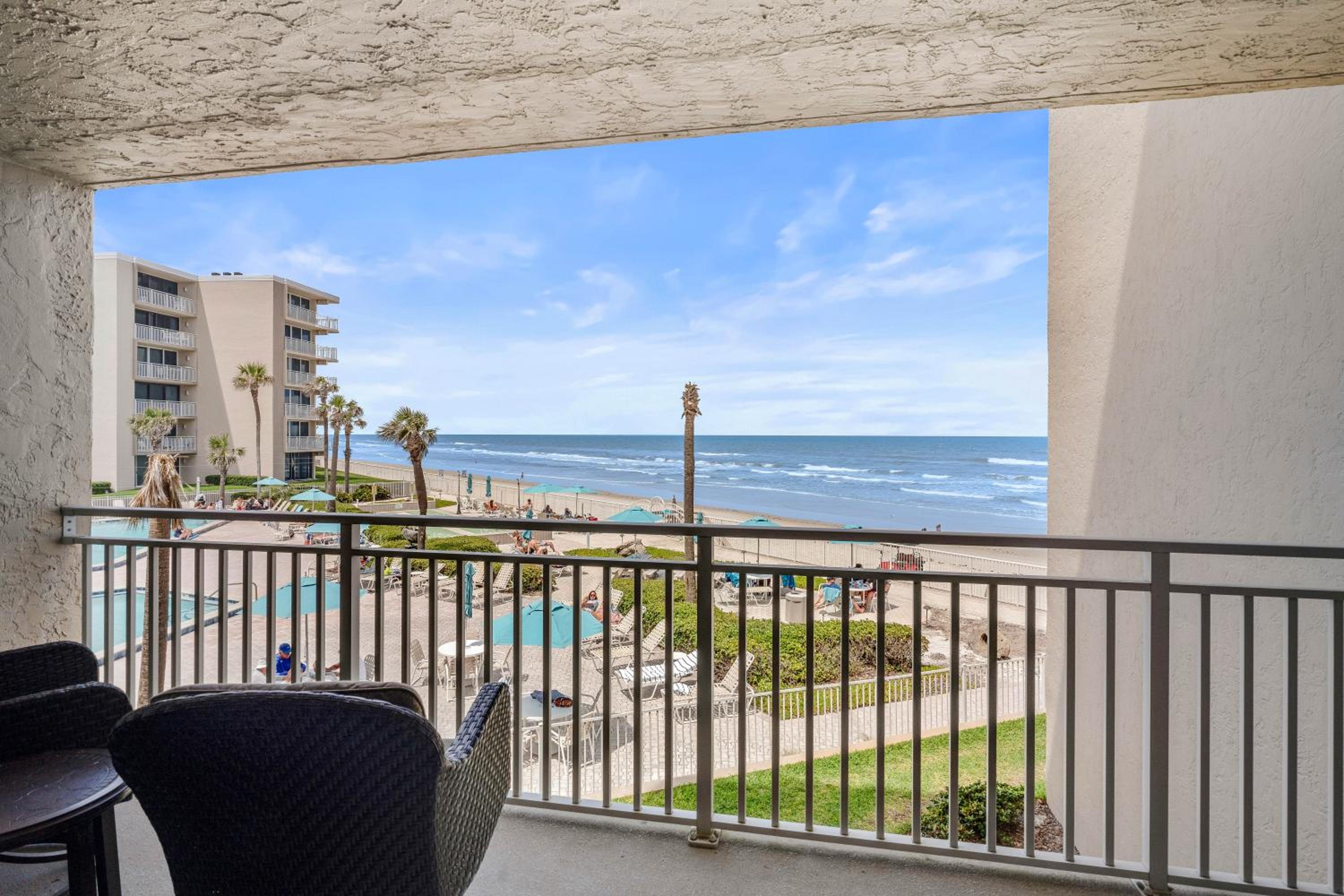 2BR Condo with Direct Beach & Pool Views NSB FL