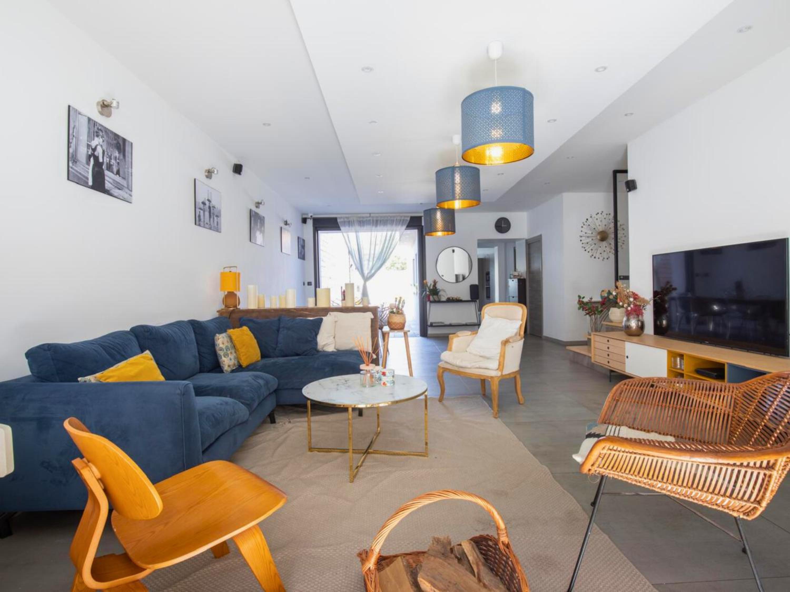 Escapade provençale - Maison familiale climatisée - Idéal Retrouvailles & Séjour oenologie - 10min Avignon & Château-neuf-du-Pape - Gare TER 5min à pied - 