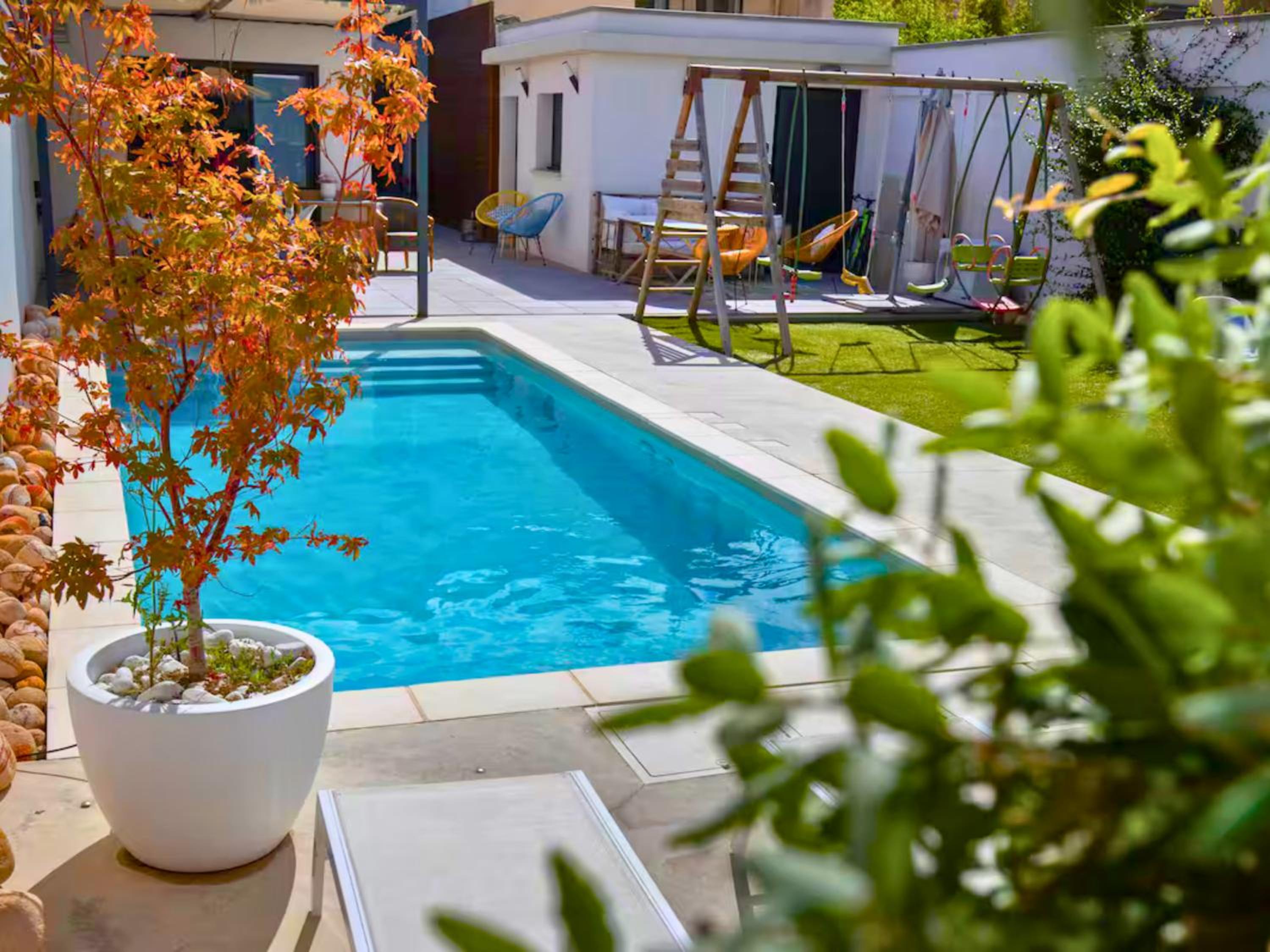 Escapade provençale - Maison familiale climatisée - Idéal Retrouvailles & Séjour oenologie - 10min Avignon & Château-neuf-du-Pape - Gare TER 5min à pied - 