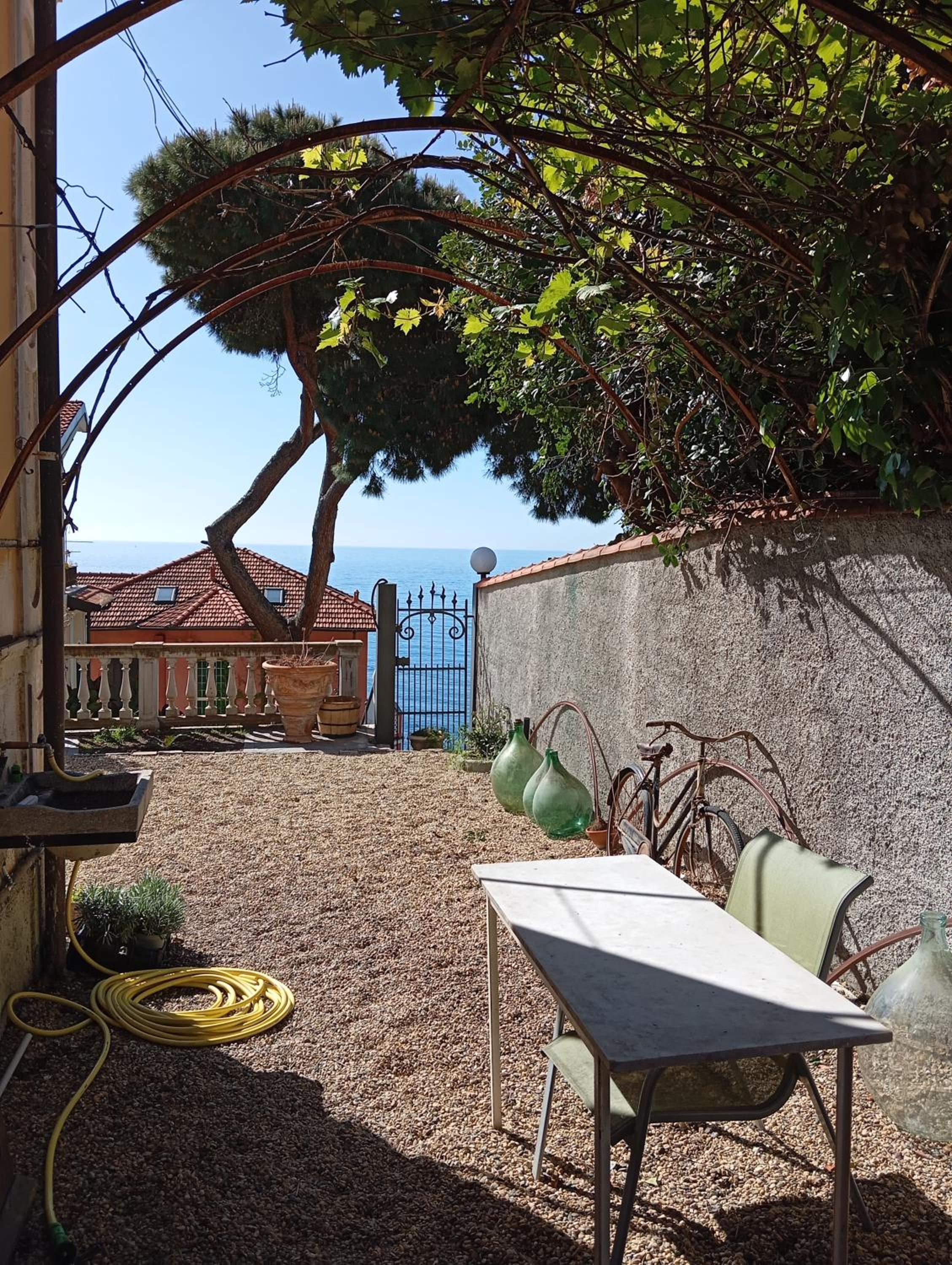 Meine Sonne Riviera, appartamento storico con vista mare, terrazzo e parcheggio