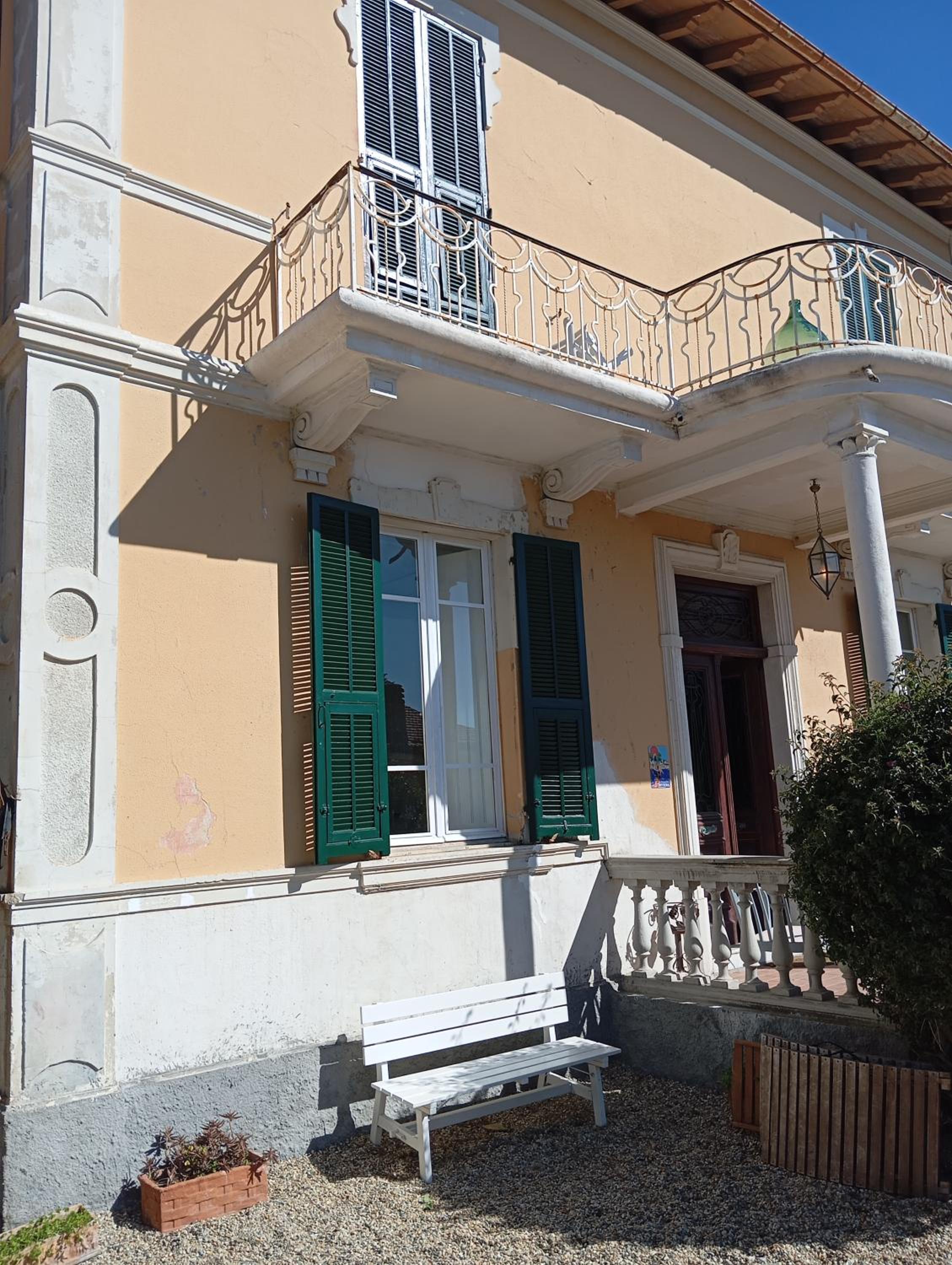 Meine Sonne Riviera, appartamento storico con vista mare, terrazzo e parcheggio