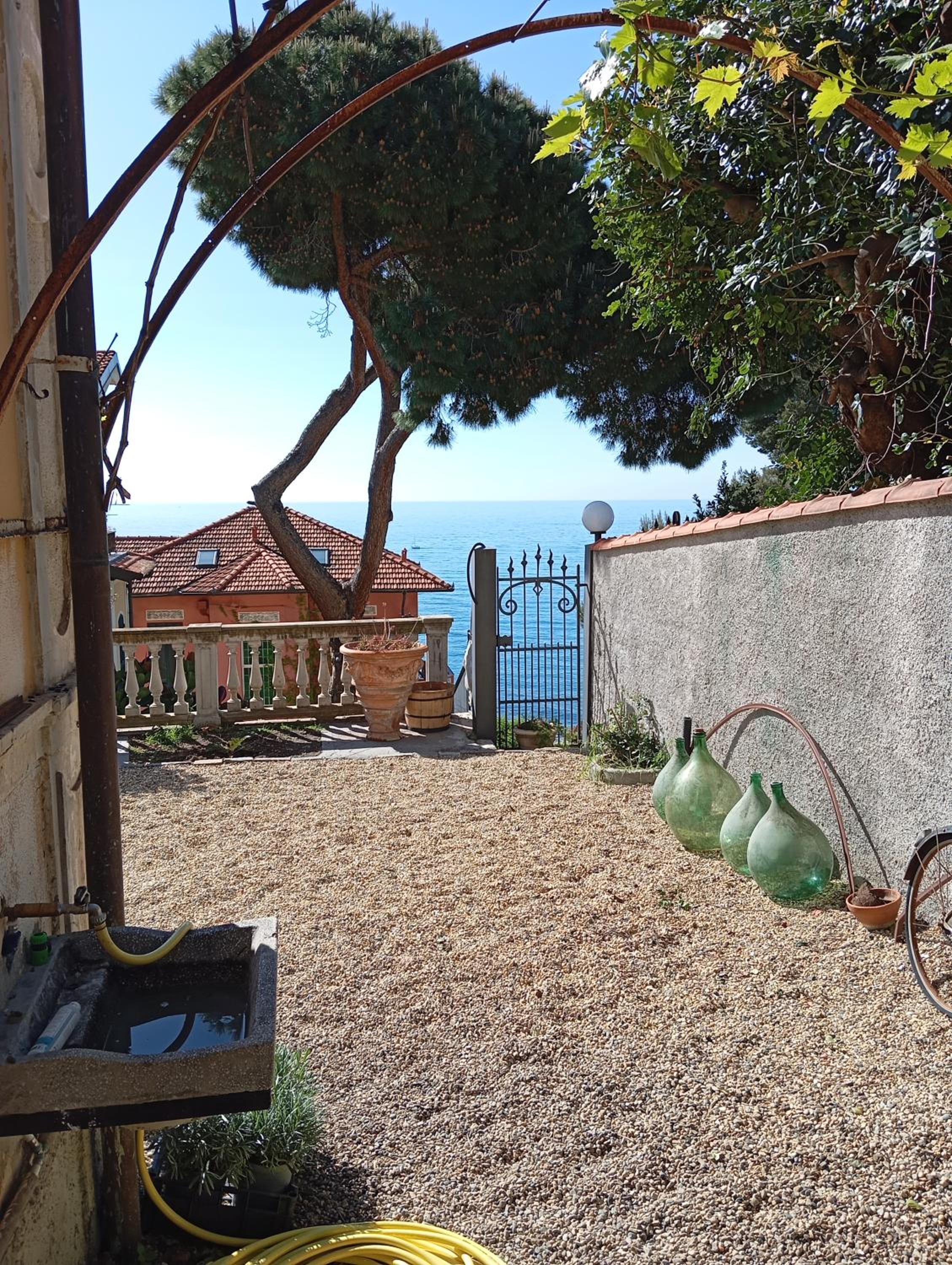 Meine Sonne Riviera, appartamento storico con vista mare, terrazzo e parcheggio