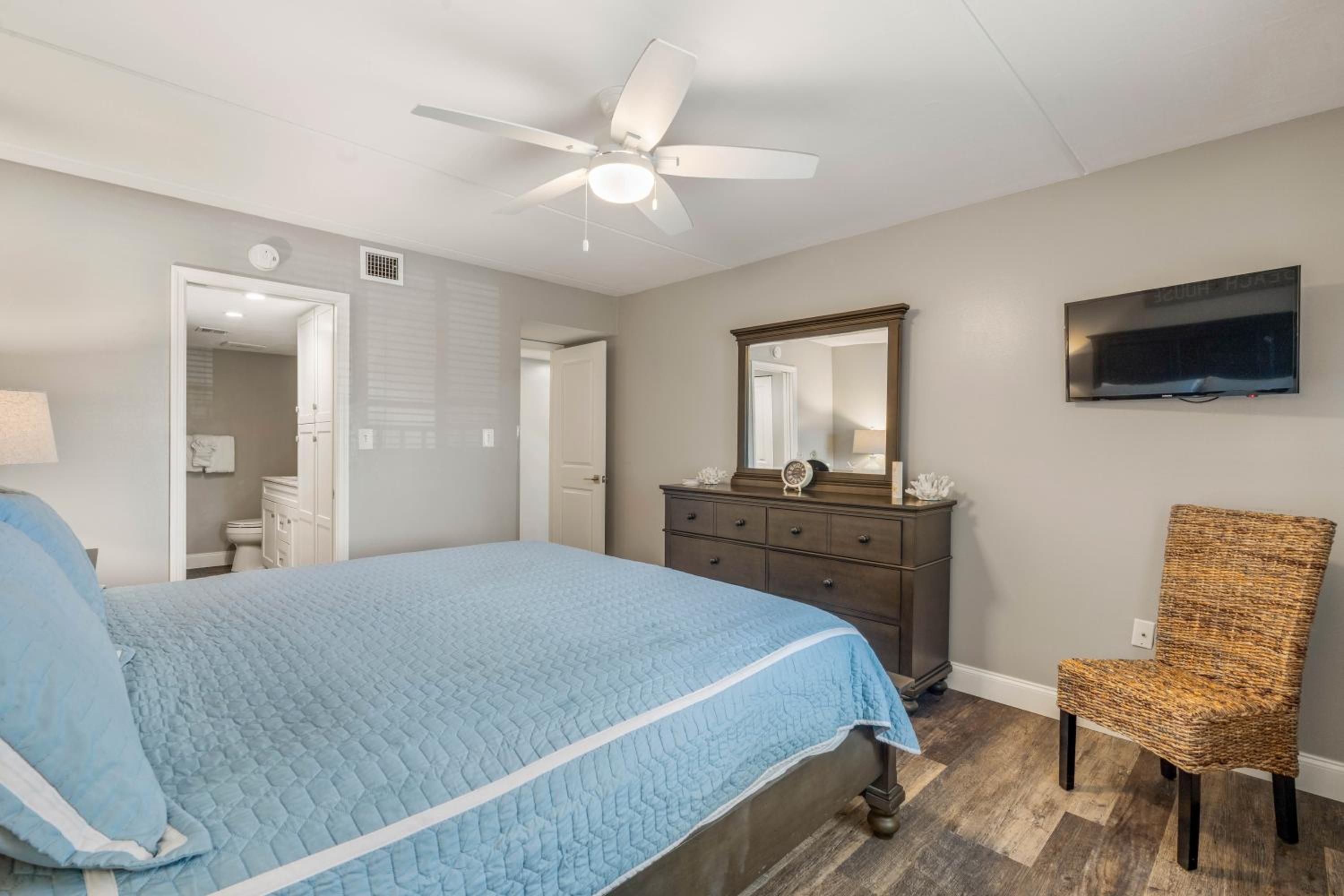 2BR Condo with Direct Beach & Pool Views NSB FL