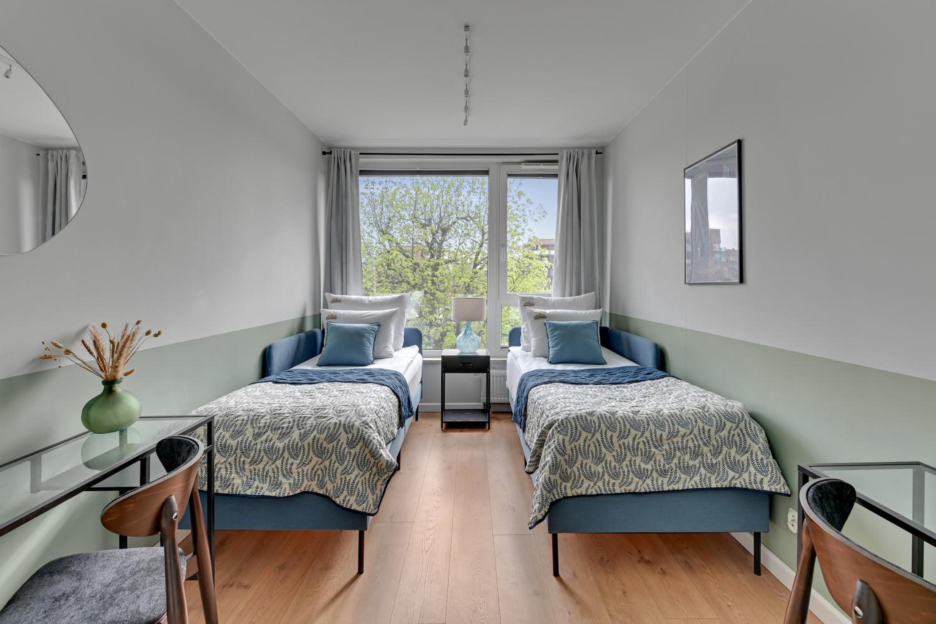 Chlebova - Riverside View Terrace, Free Parking, Gym & Kidsplay by Downtown Apartments
