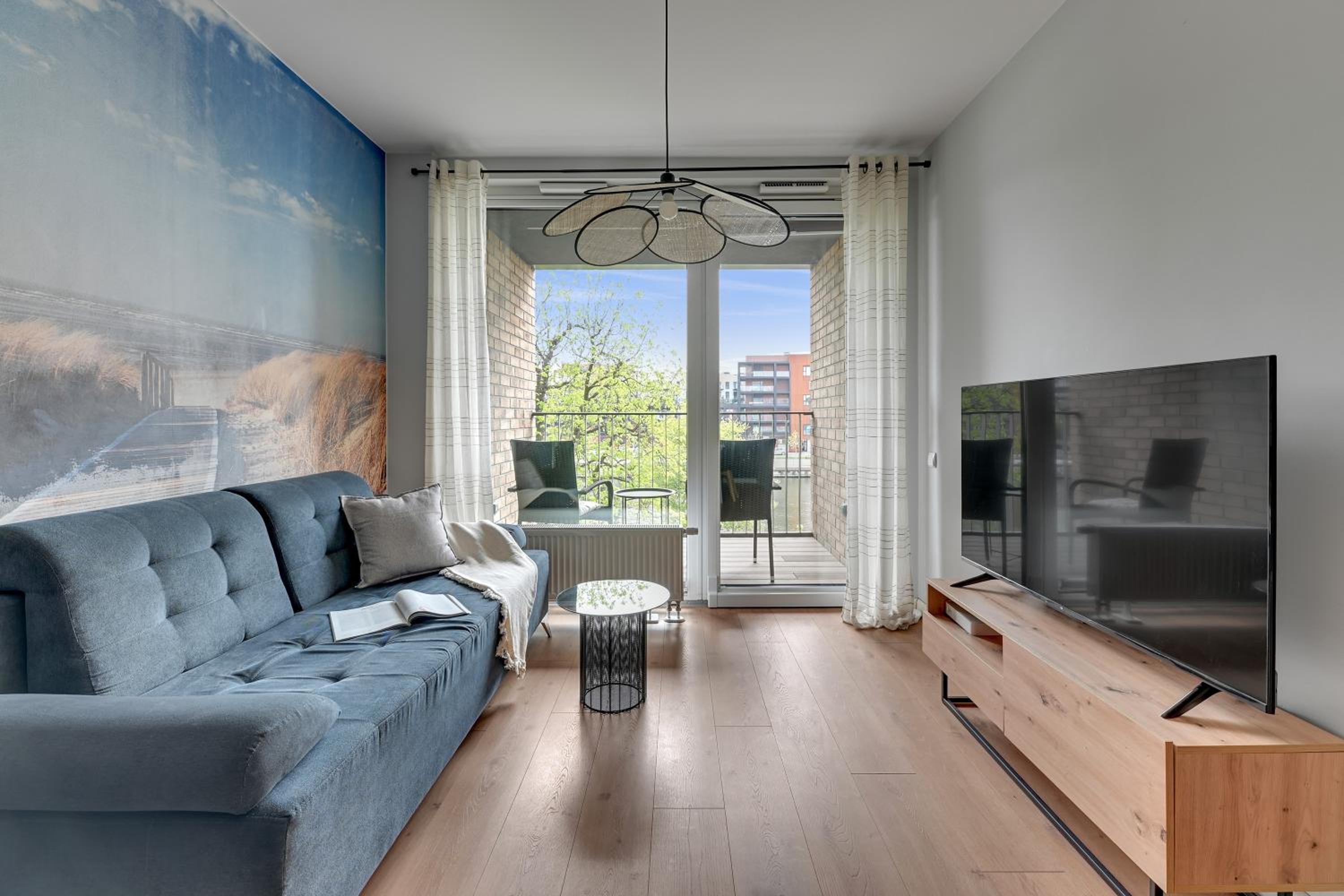 Chlebova - Riverside View Terrace, Free Parking, Gym & Kidsplay by Downtown Apartments
