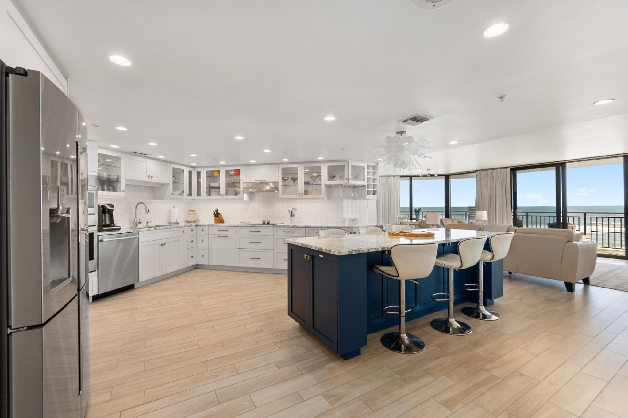 3BR Condo with Direct Beach View & Large Balcony