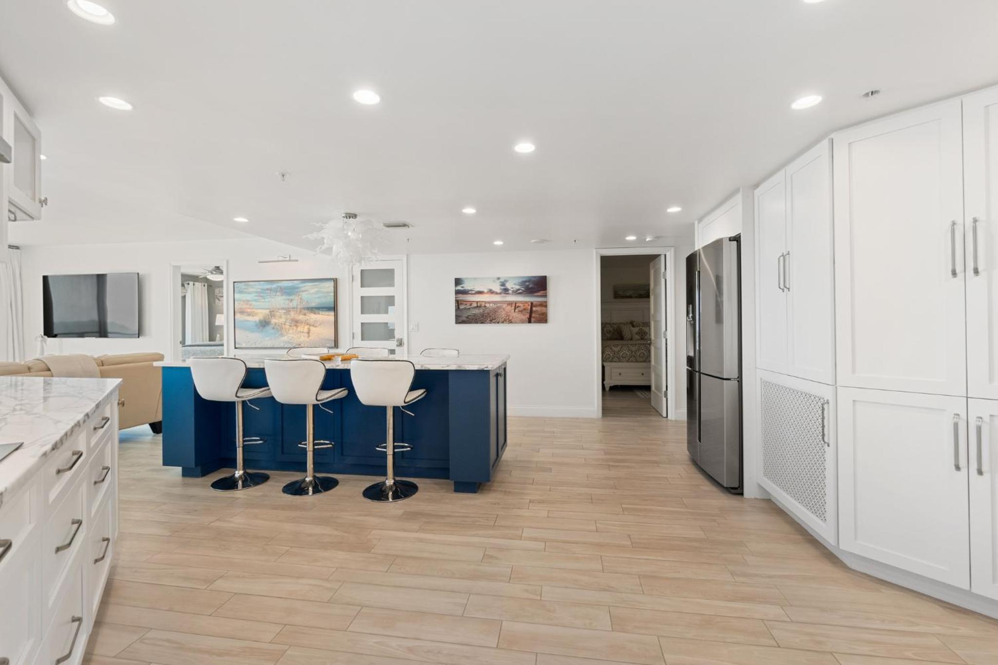 3BR Condo with Direct Beach View & Large Balcony
