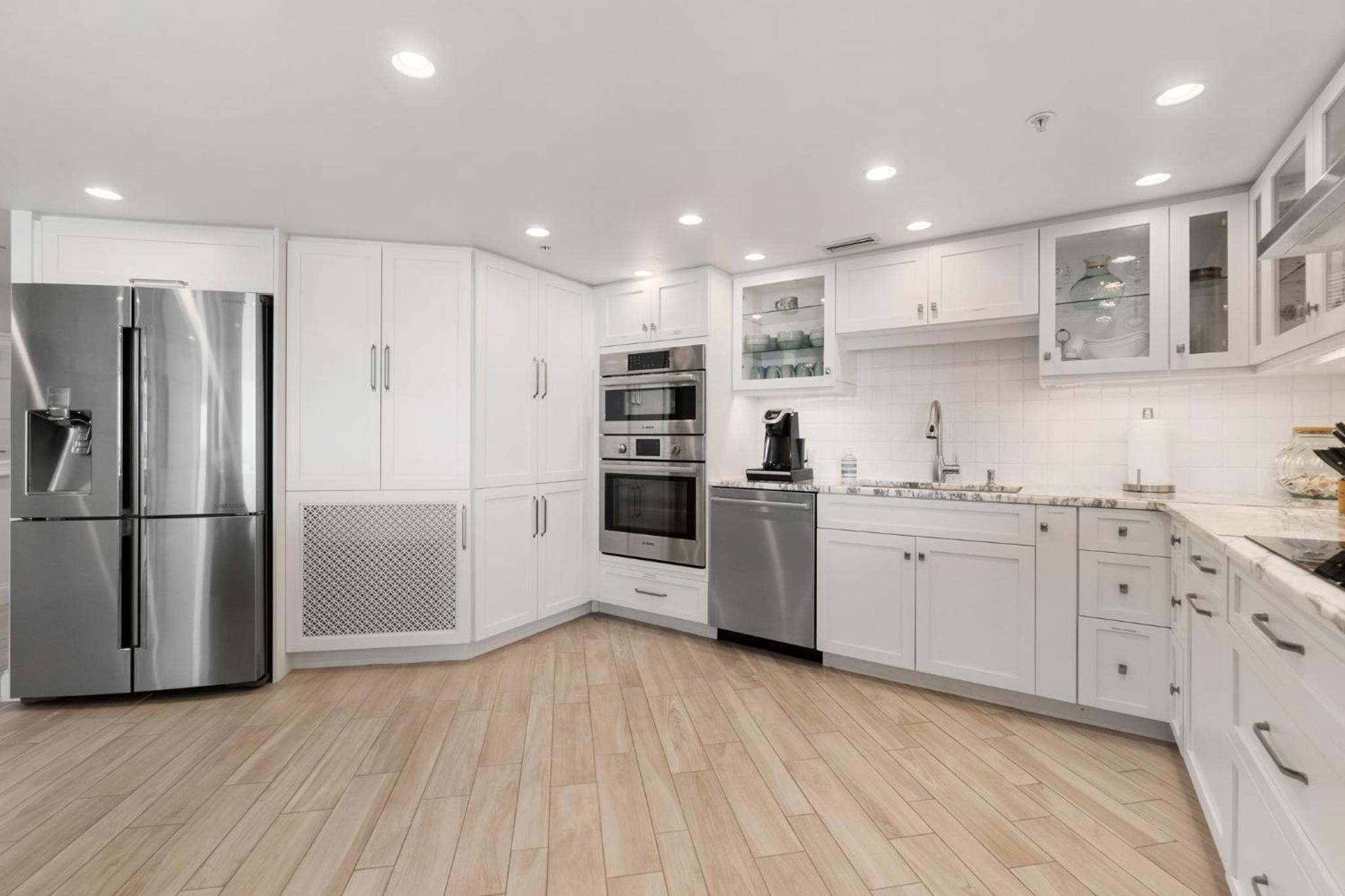 3BR Condo with Direct Beach View & Large Balcony