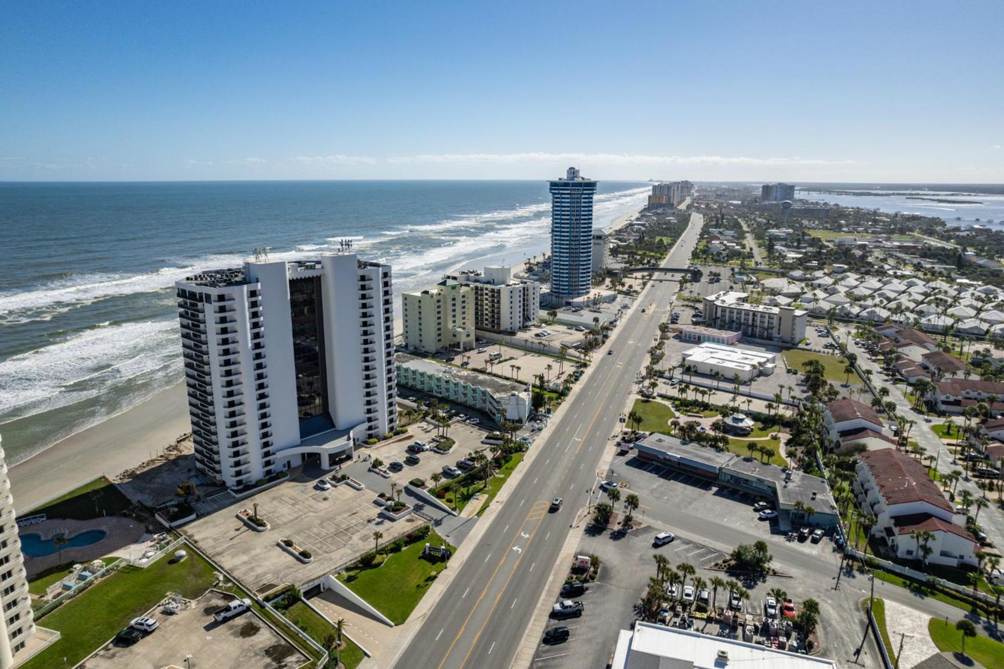 3BR Condo with Direct Beach View & Large Balcony