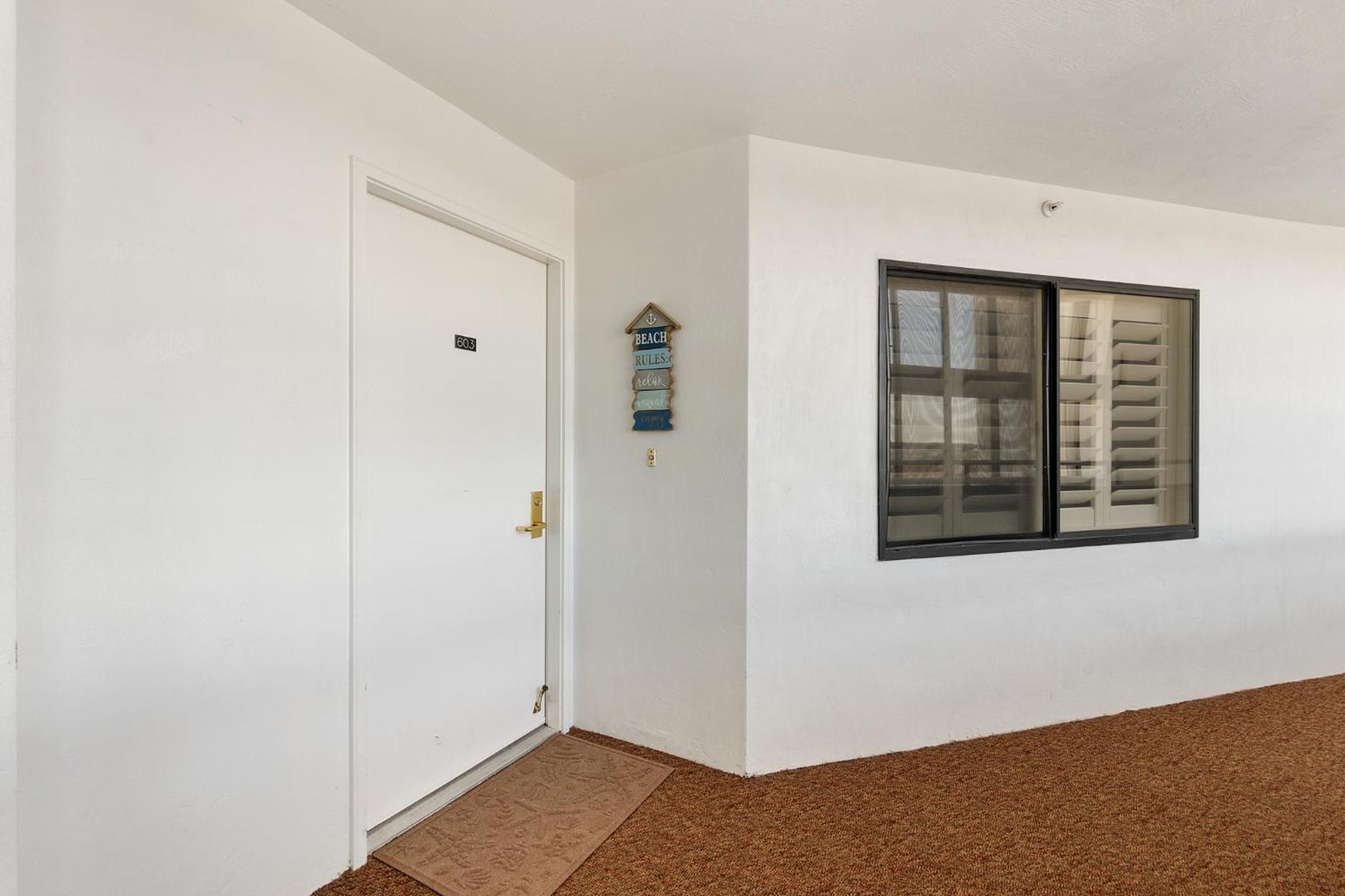 3BR Condo with Direct Beach View & Large Balcony