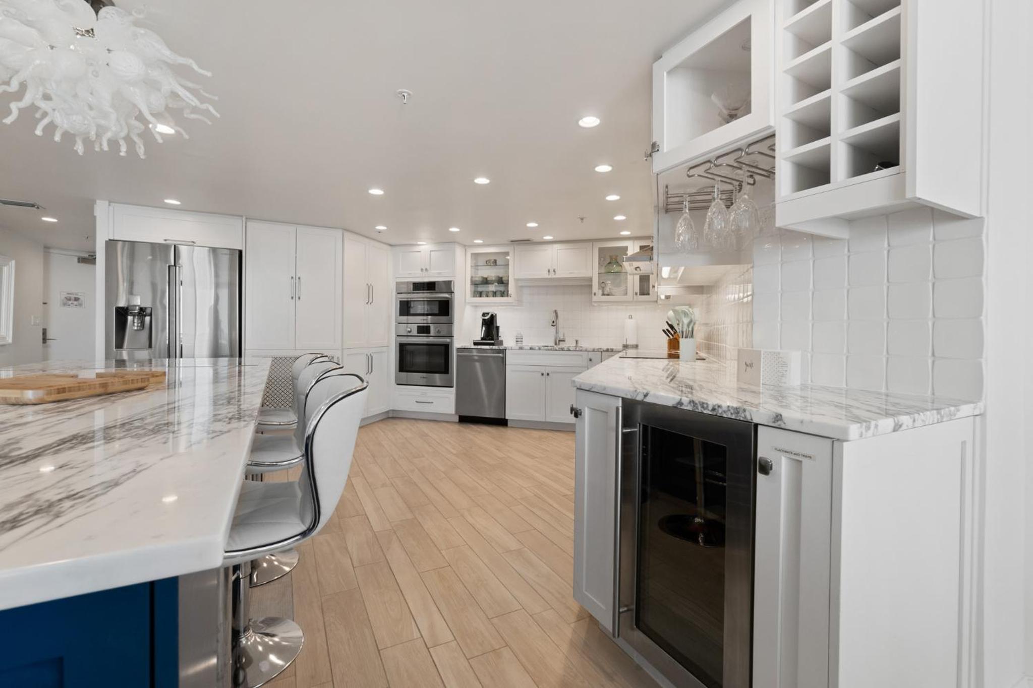 3BR Condo with Direct Beach View & Large Balcony