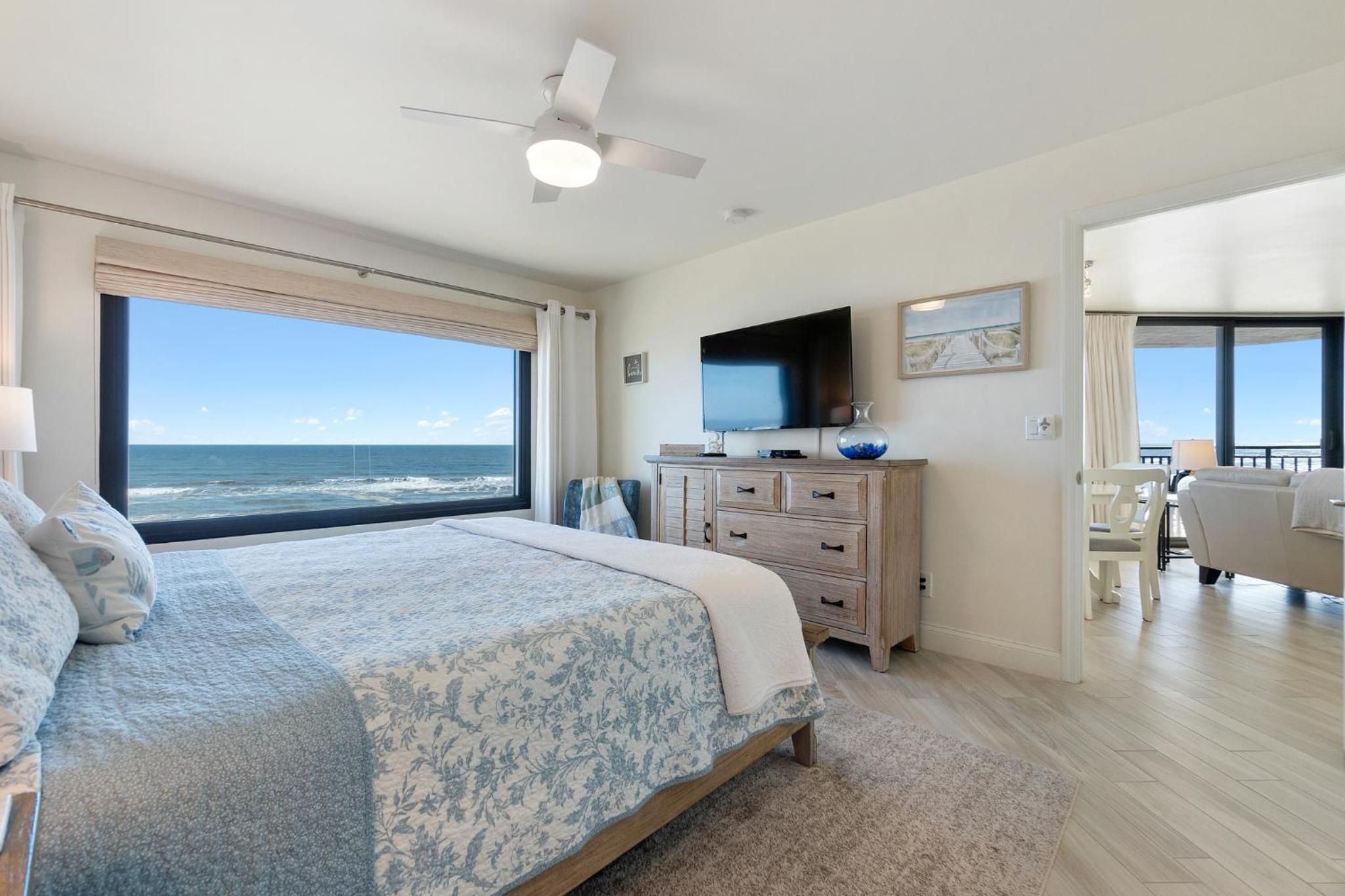3BR Condo with Direct Beach View & Large Balcony