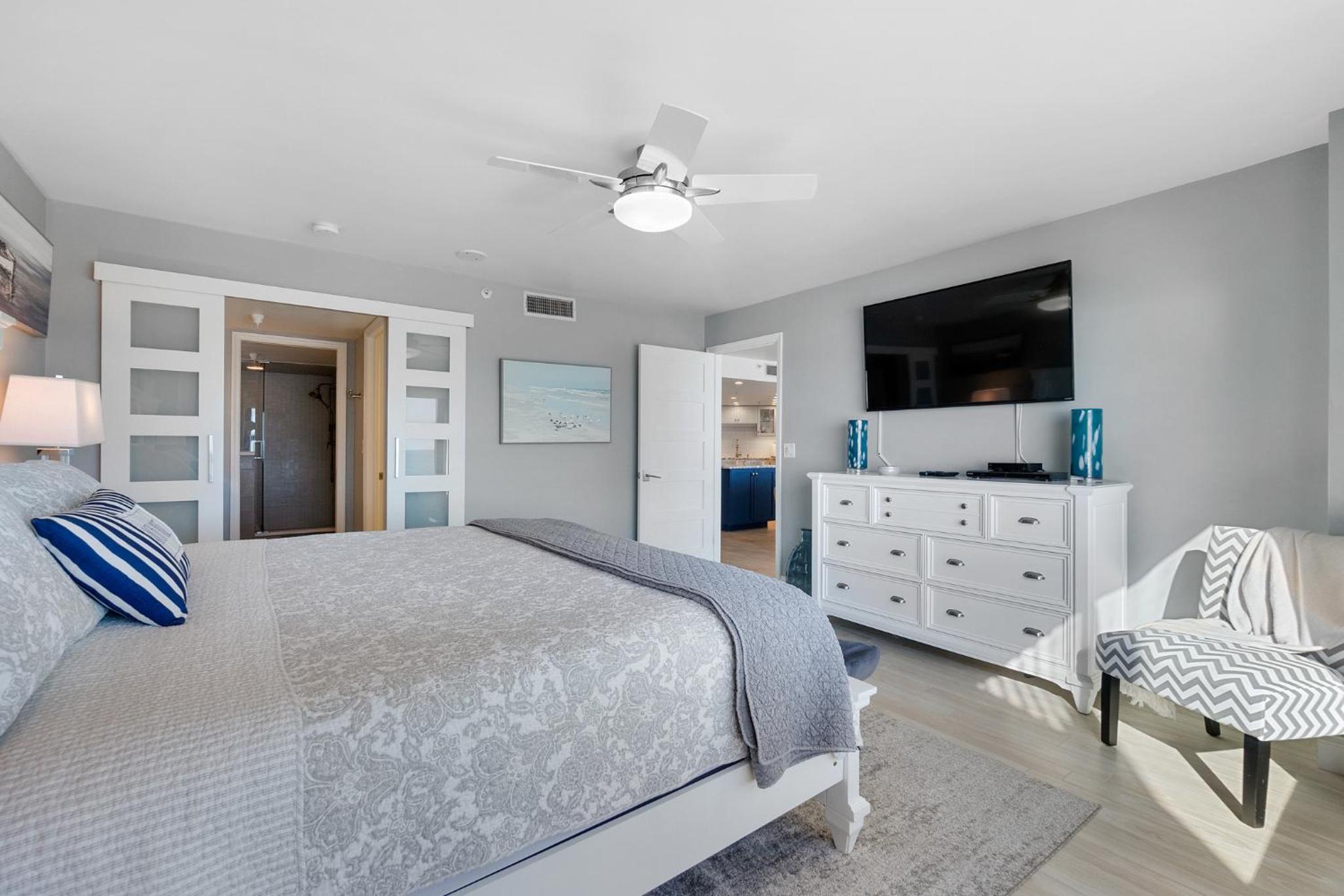 3BR Condo with Direct Beach View & Large Balcony