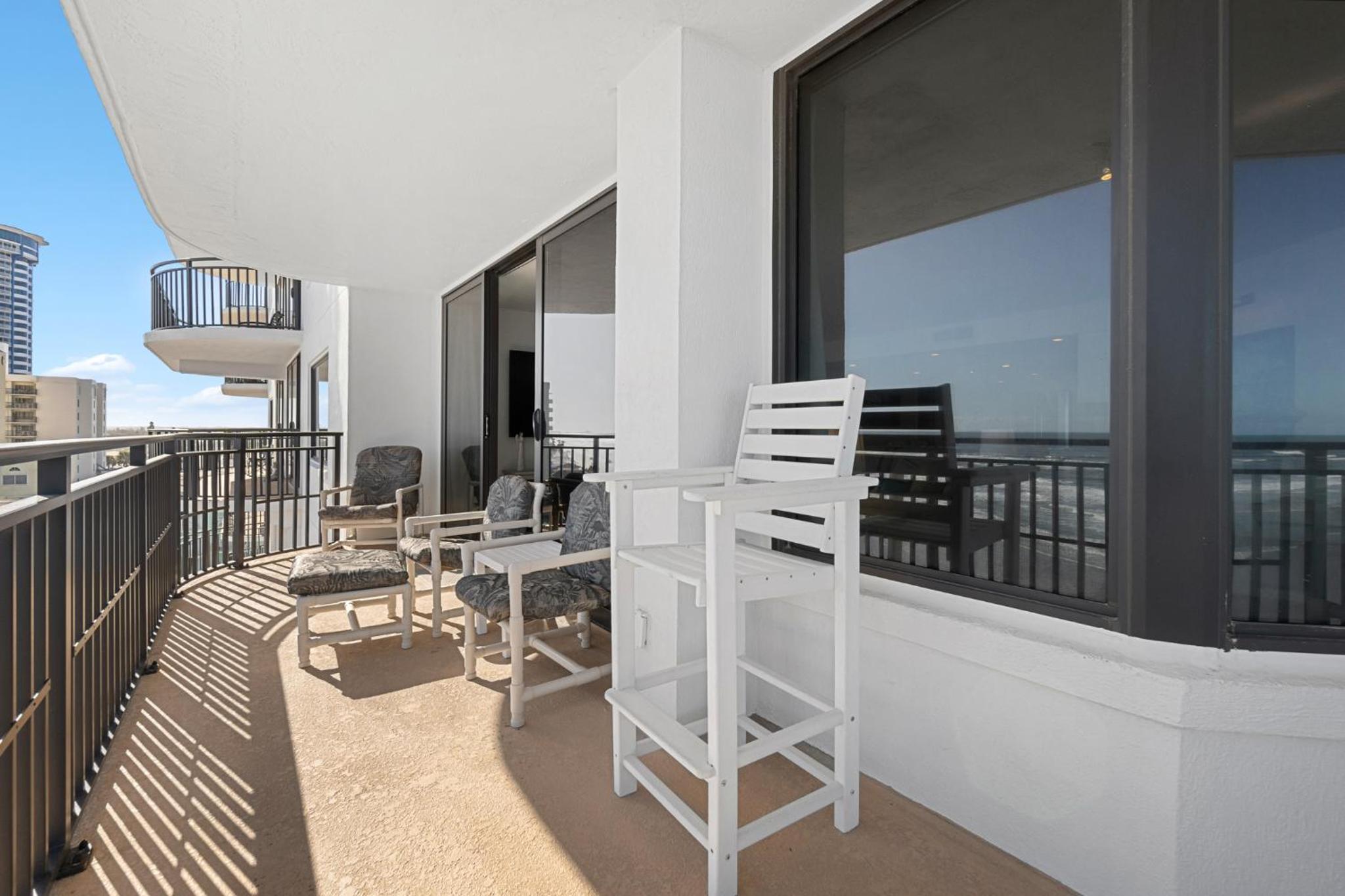 3BR Condo with Direct Beach View & Large Balcony