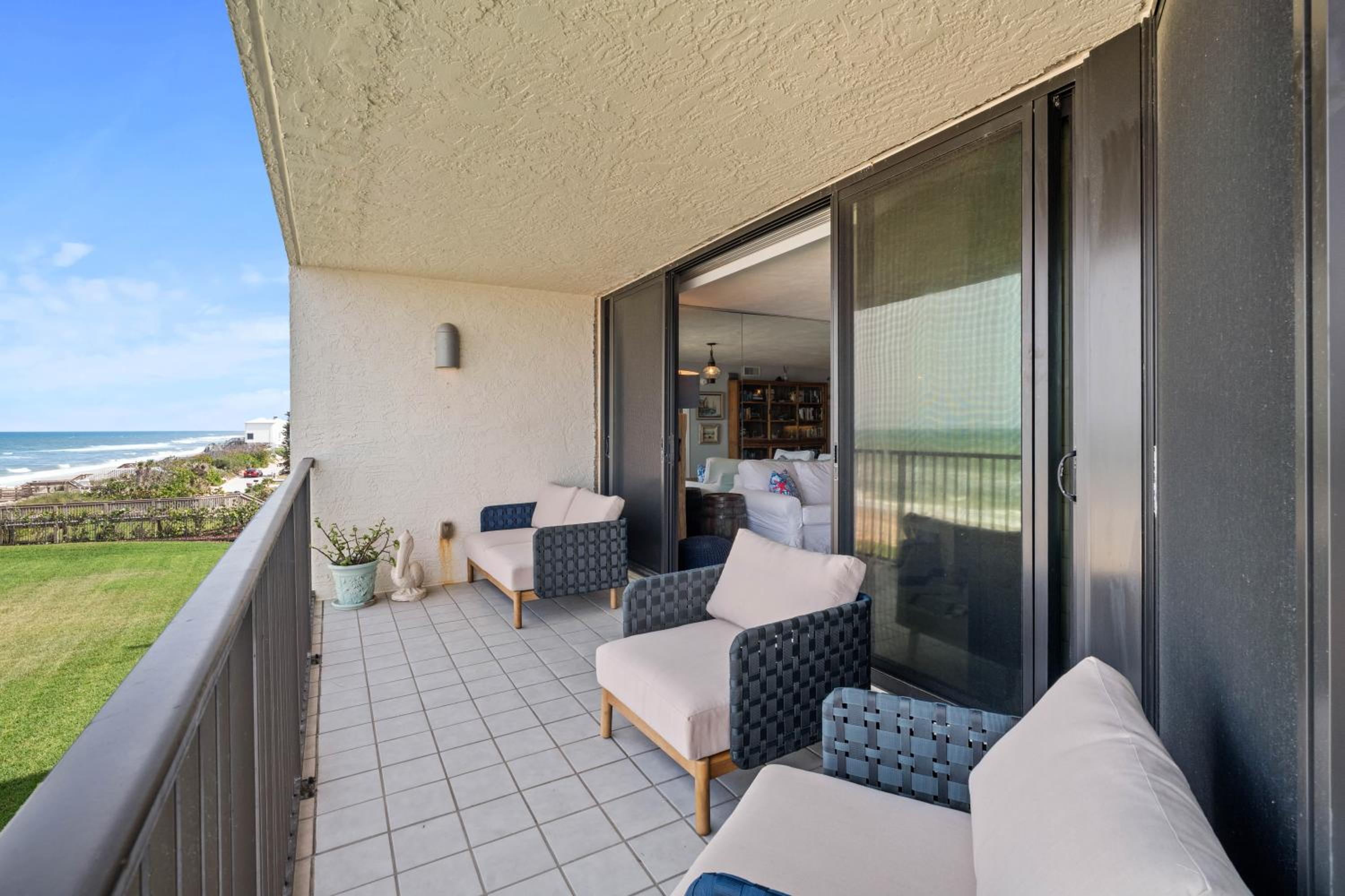 Seaside 2BR Condo in New Smyrna Beach, balcony