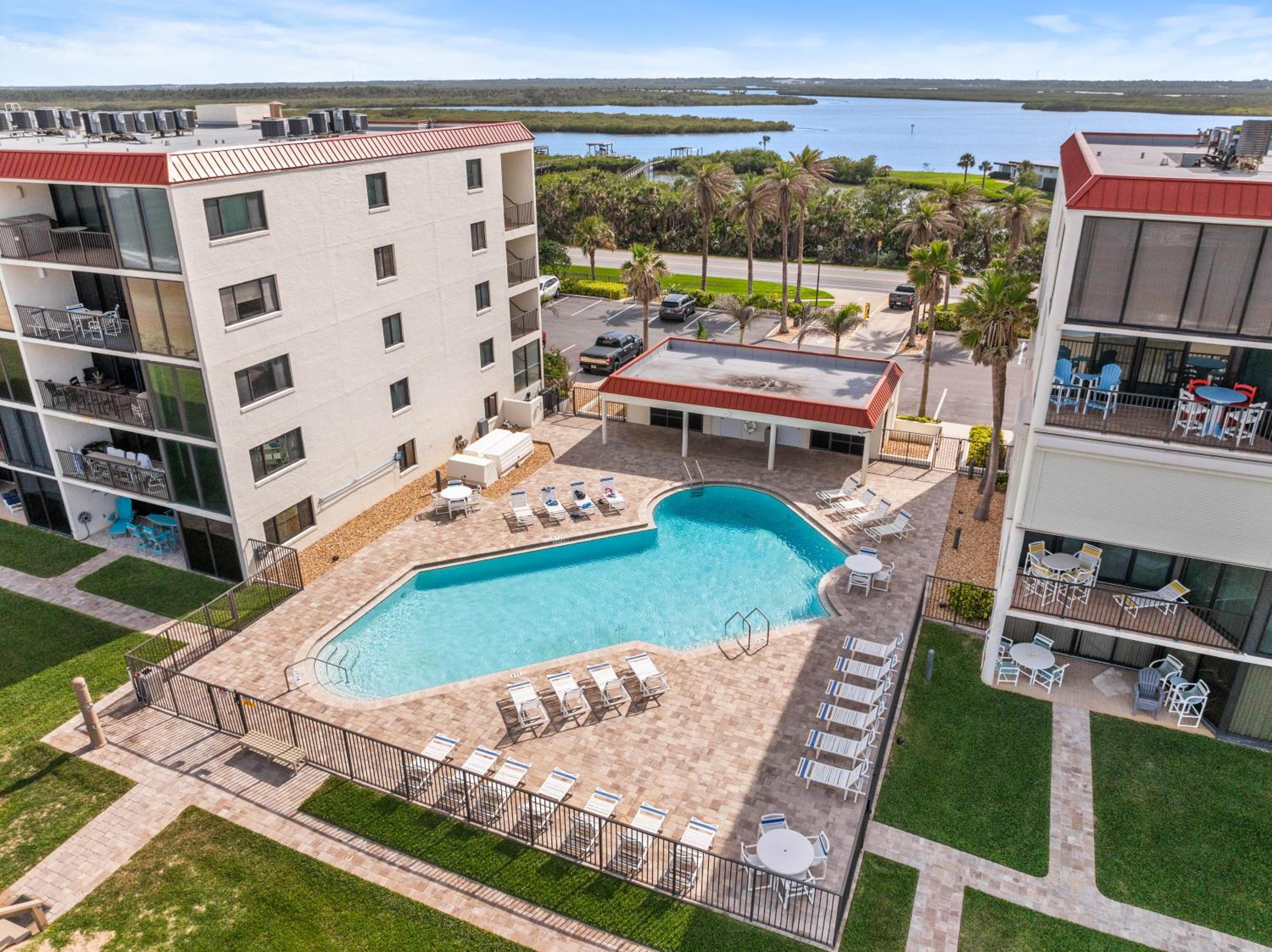 Seaside 2BR Condo in New Smyrna Beach, balcony