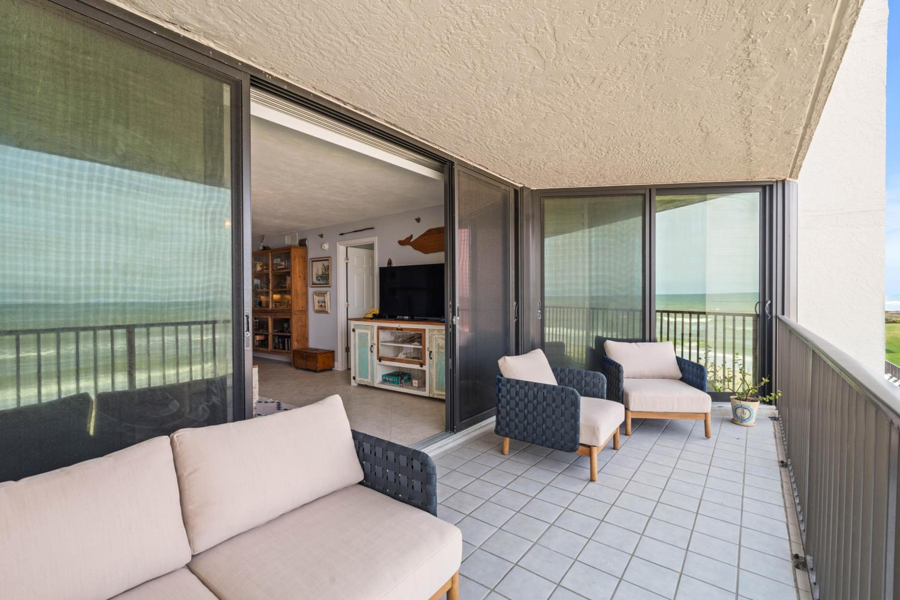 Seaside 2BR Condo in New Smyrna Beach, balcony
