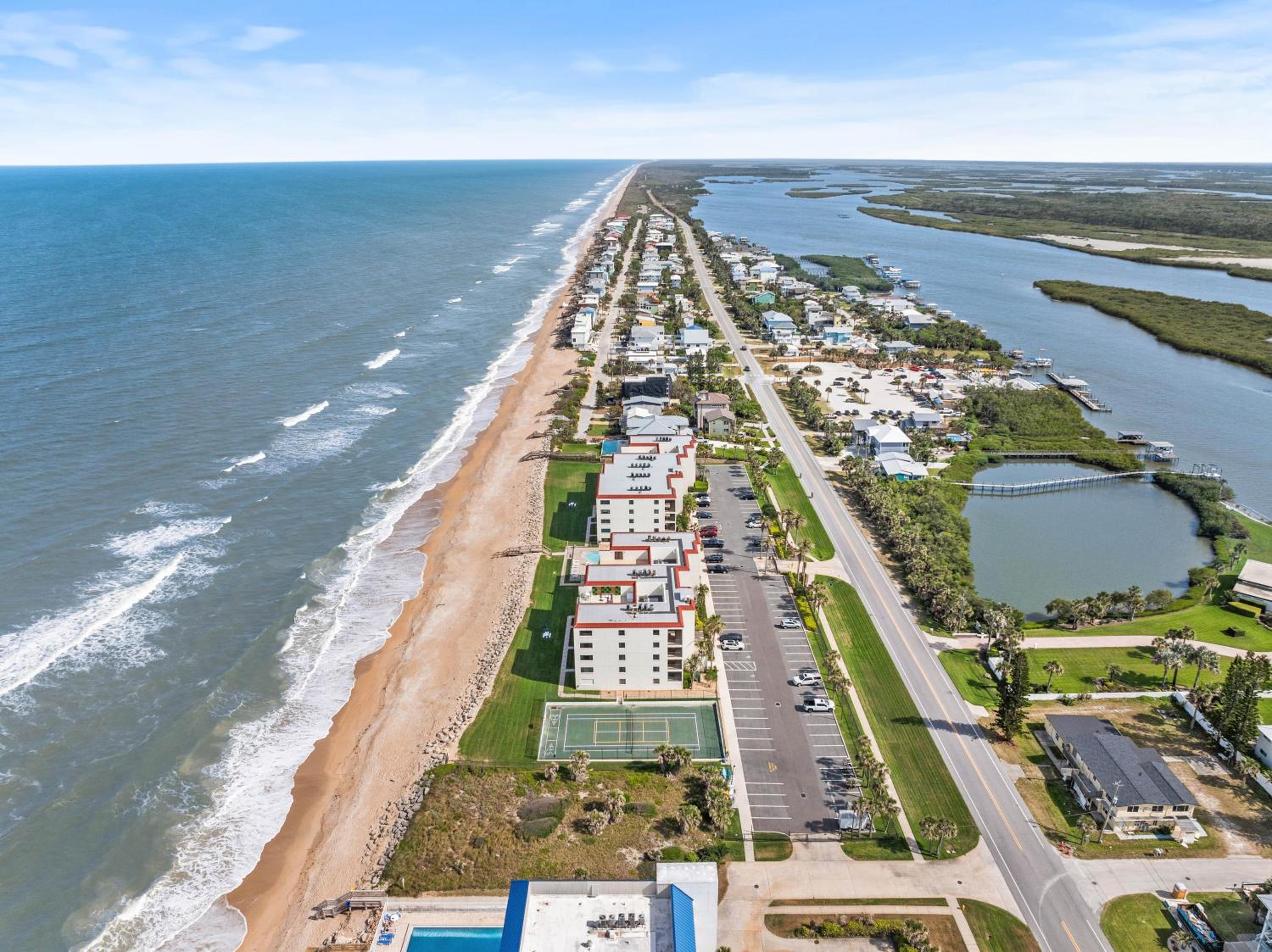 Seaside 2BR Condo in New Smyrna Beach, balcony