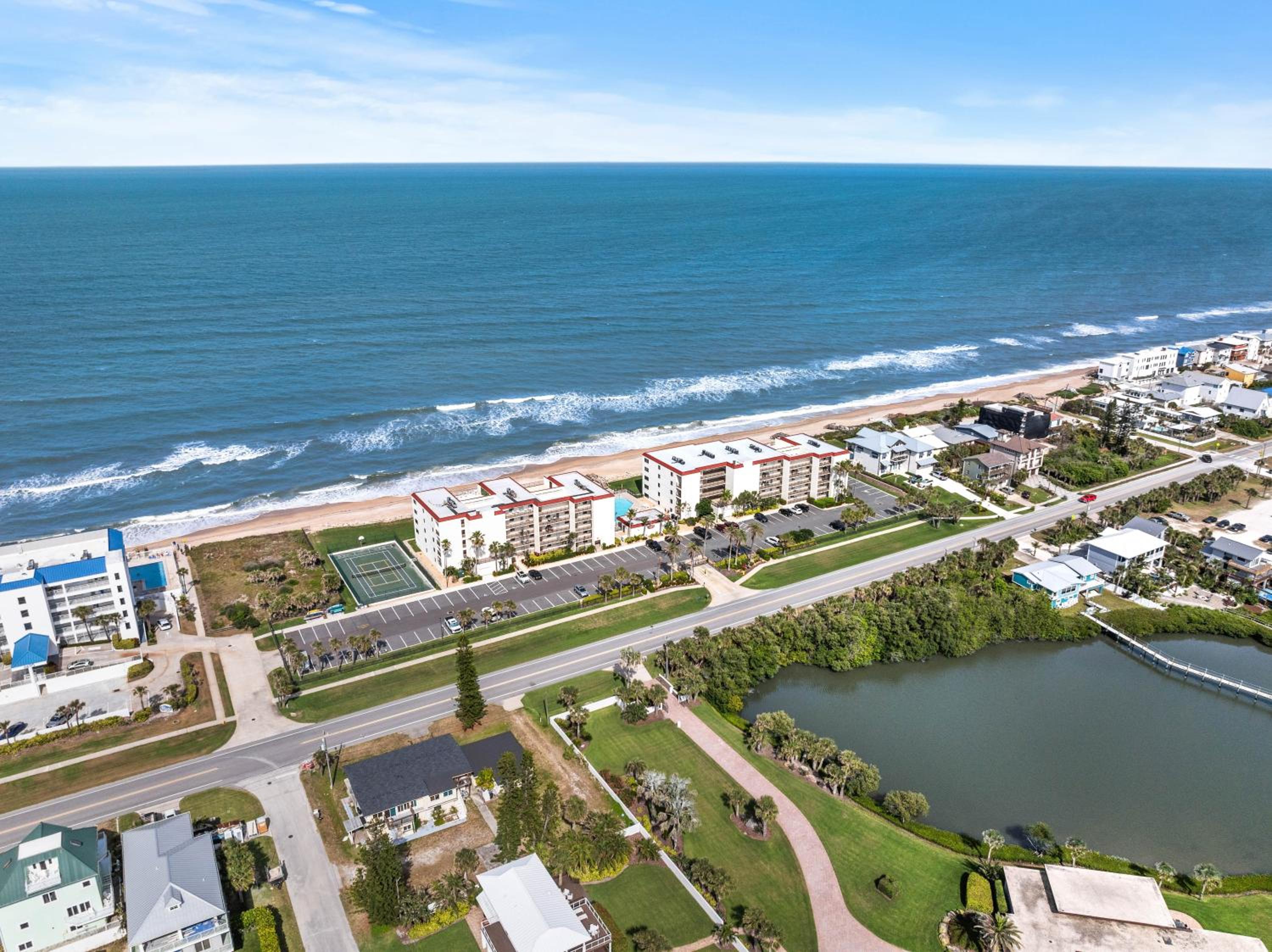 Seaside 2BR Condo in New Smyrna Beach, balcony