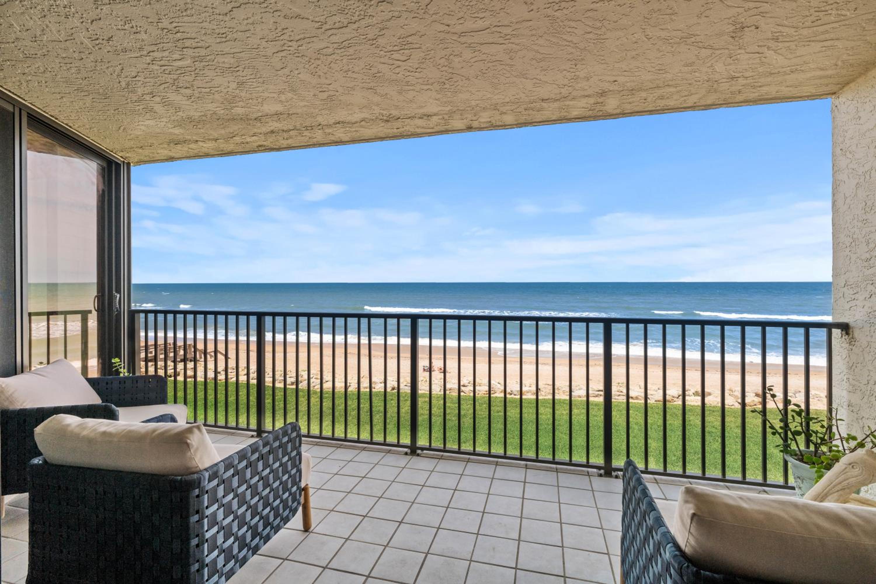 Seaside 2BR Condo in New Smyrna Beach, balcony