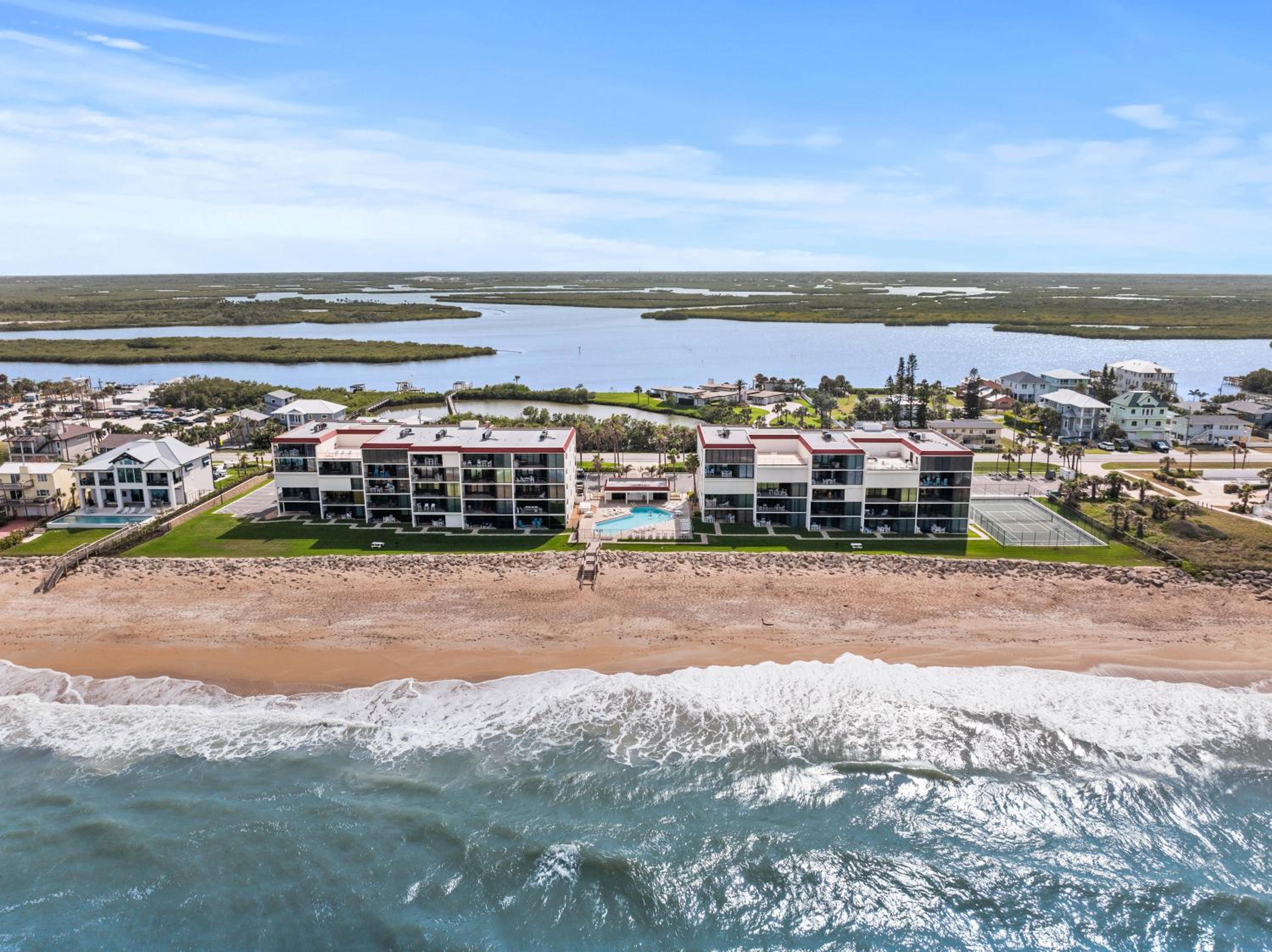 Seaside 2BR Condo in New Smyrna Beach, balcony
