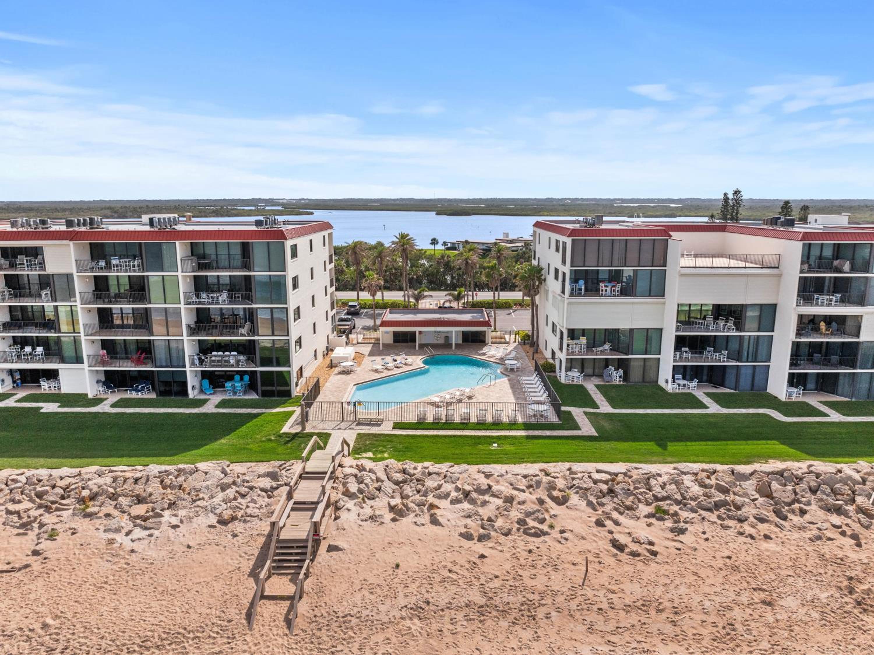 Seaside 2BR Condo in New Smyrna Beach, balcony