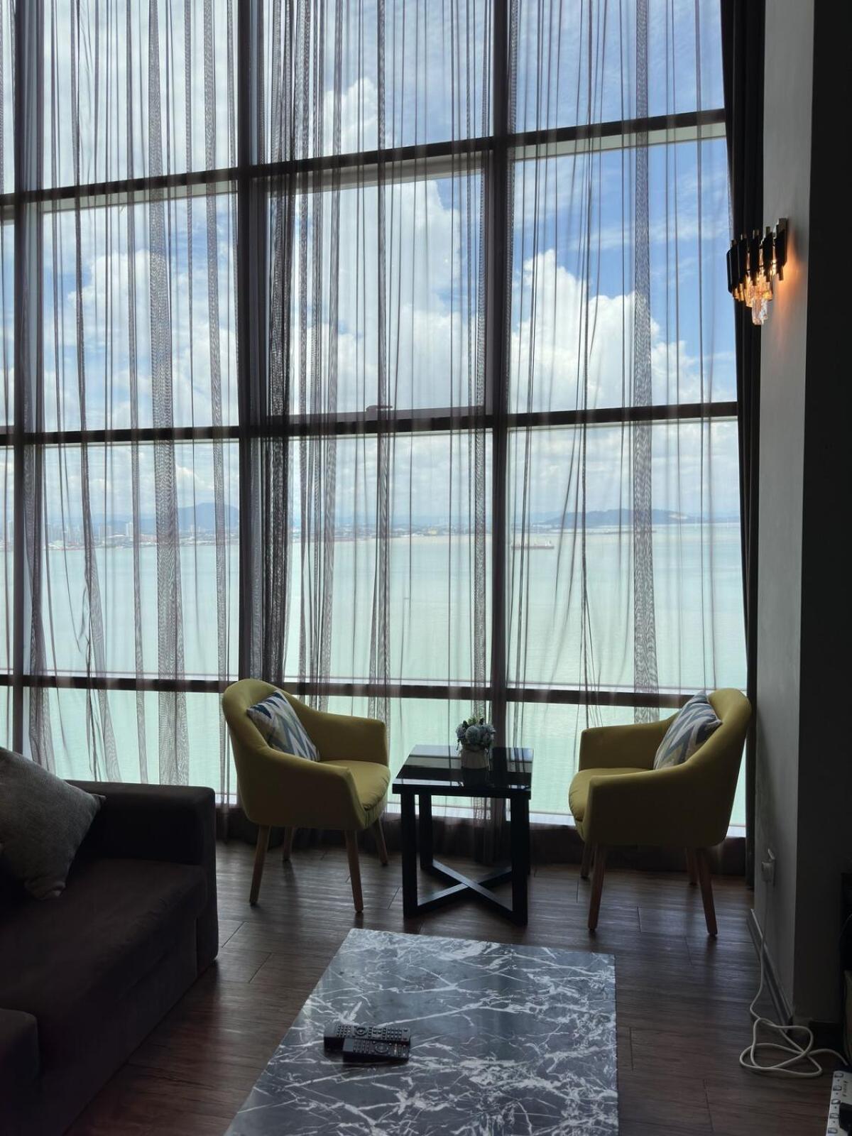 Seaview 2BR Duplex at Maritime Georgetown with Pool & Gym 73A