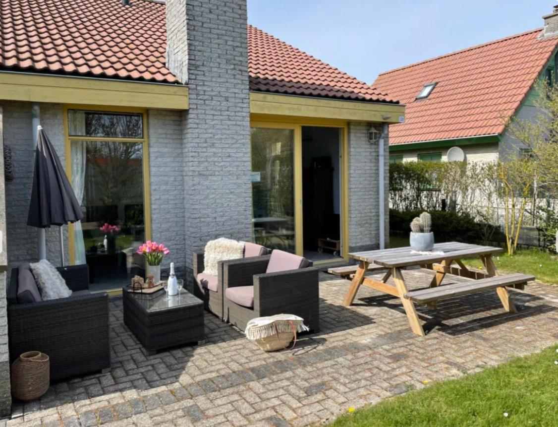 Strand en duinen 331 omheinde tuin
