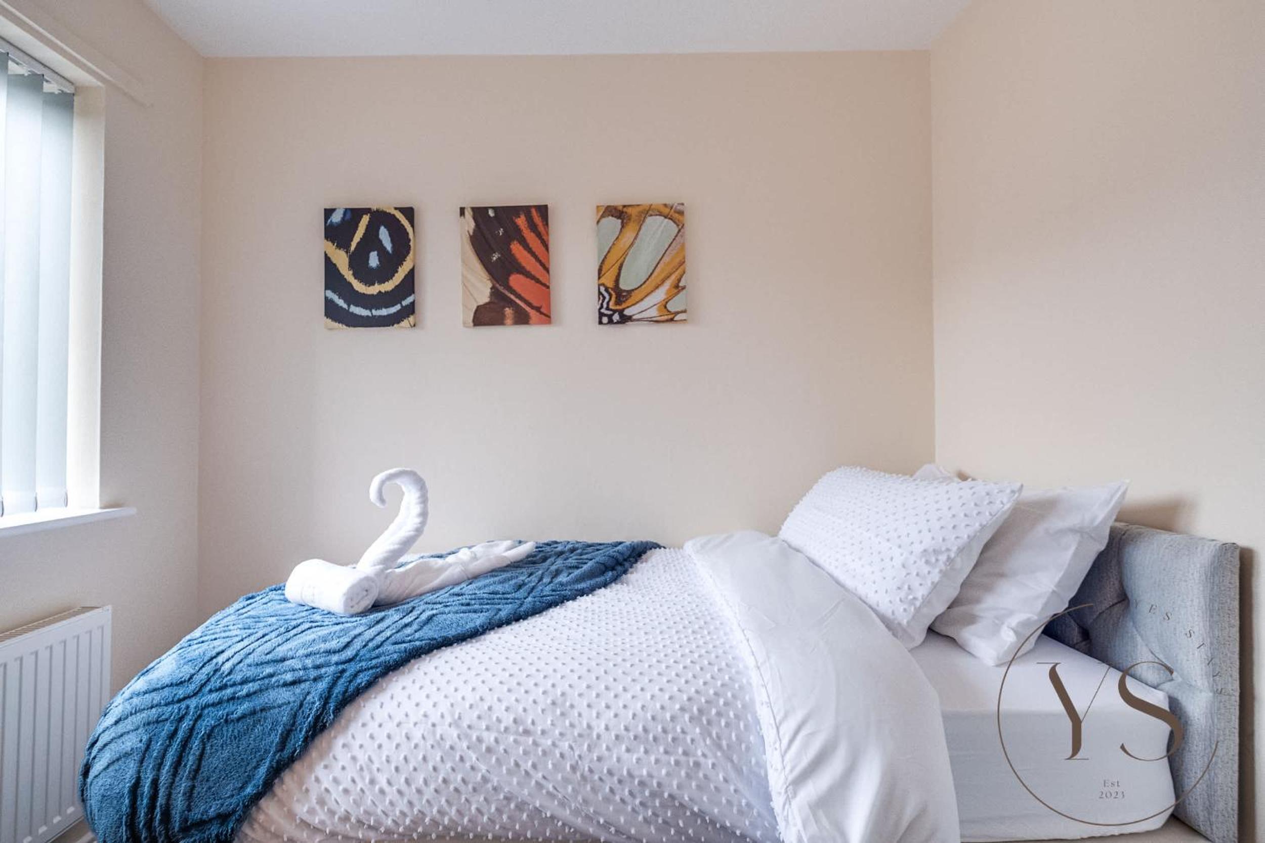 Modern 3BR Family Home in 14 Hempole Lane Near Dudley with Netflix, Wi-Fi & Free Parking