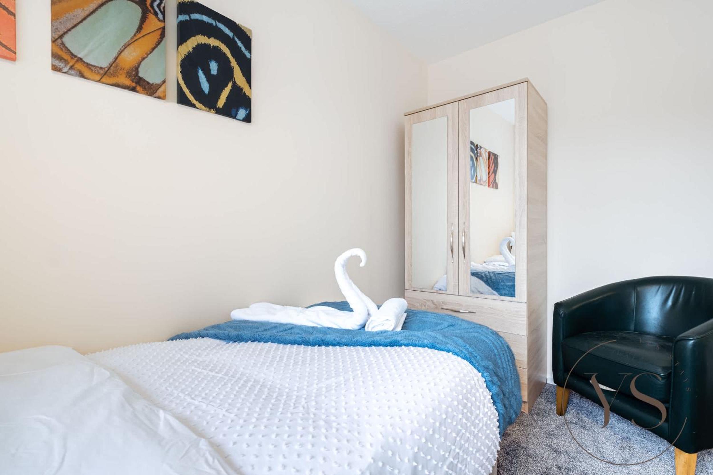 Modern 3BR Family Home in 14 Hempole Lane Near Dudley with Netflix, Wi-Fi & Free Parking