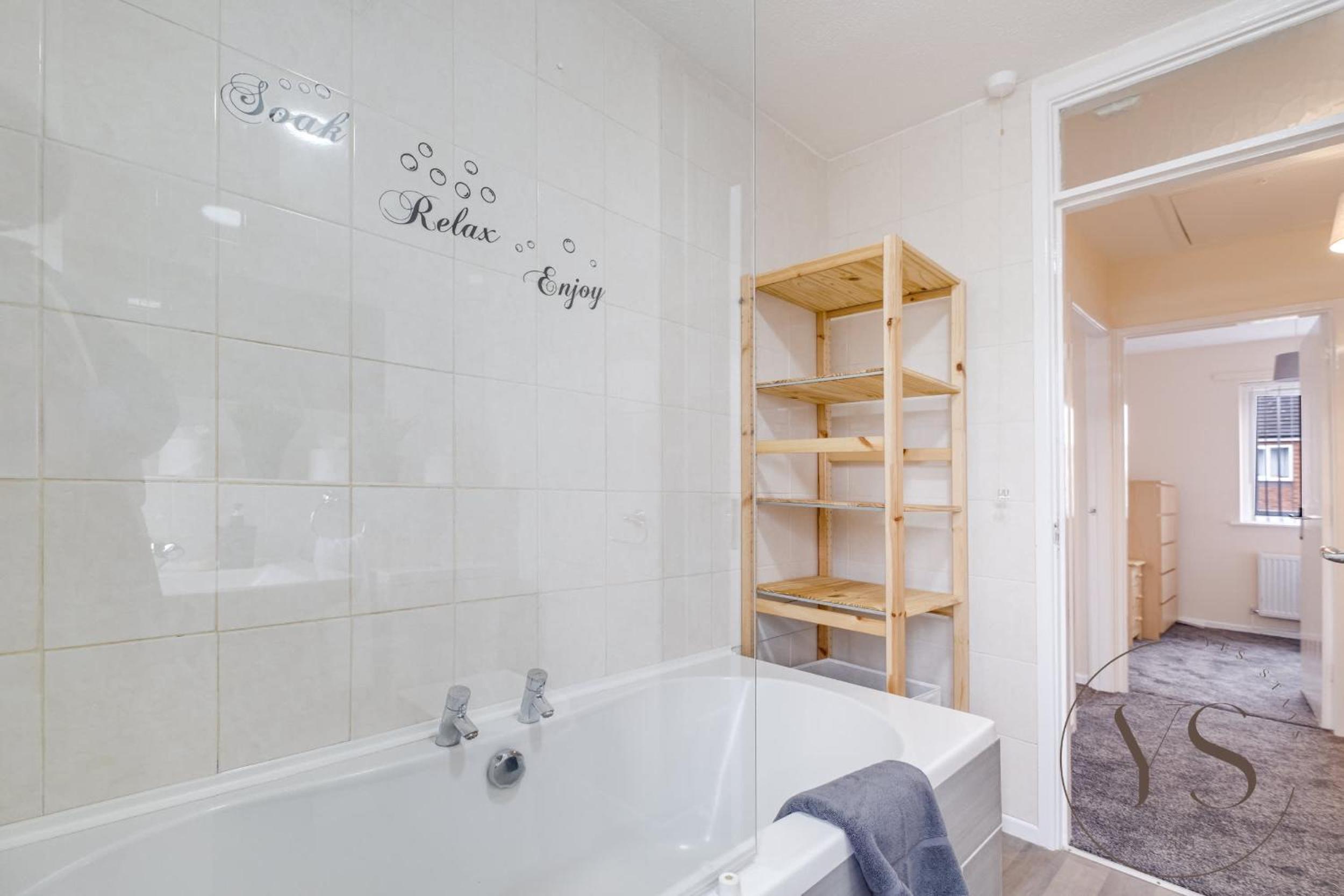 Modern 3BR Family Home in 14 Hempole Lane Near Dudley with Netflix, Wi-Fi & Free Parking