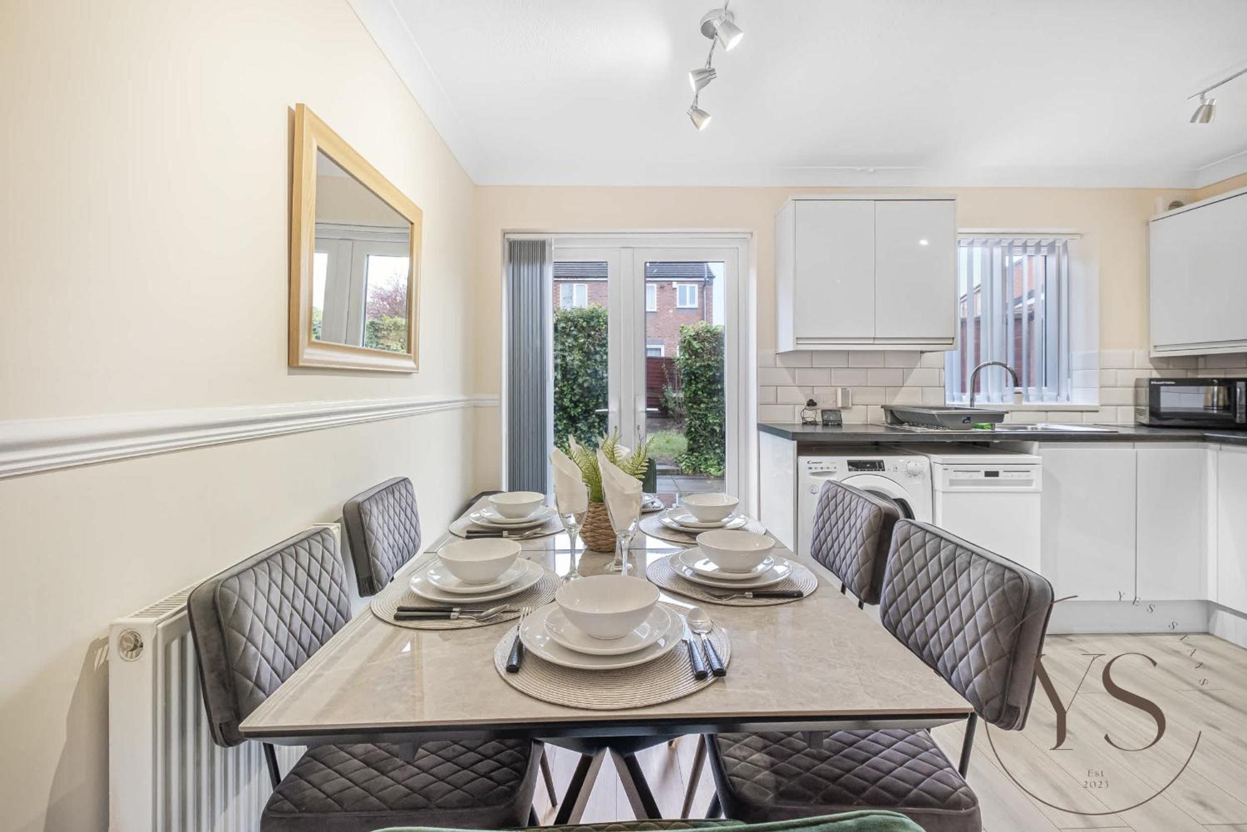 Modern 3BR Family Home in 14 Hempole Lane Near Dudley with Netflix, Wi-Fi & Free Parking