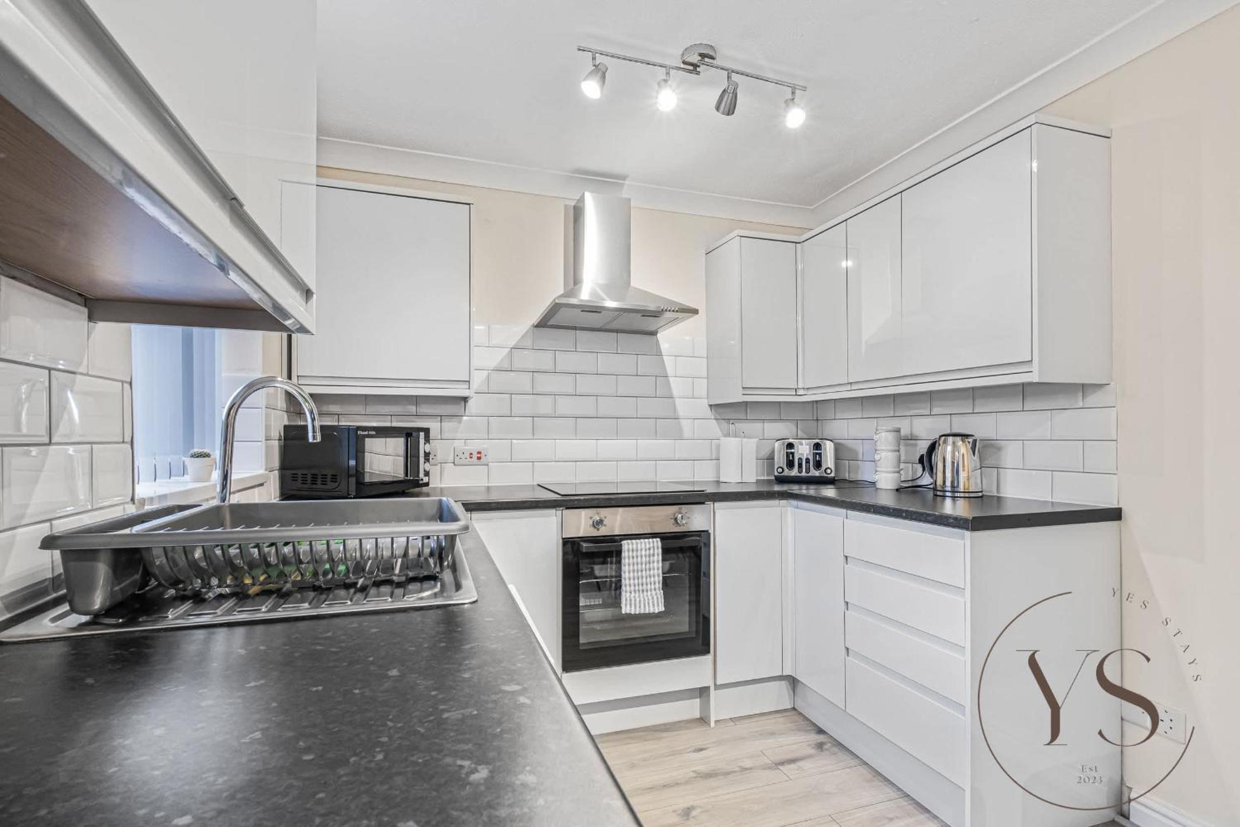 Modern 3BR Family Home in 14 Hempole Lane Near Dudley with Netflix, Wi-Fi & Free Parking