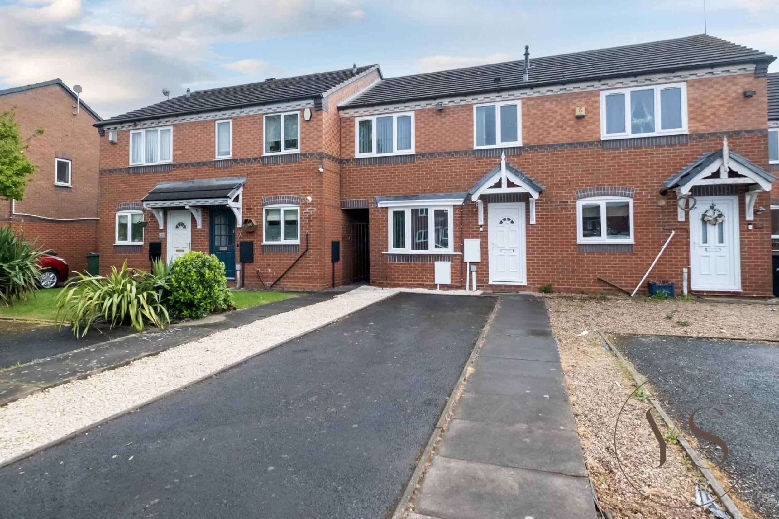 Modern 3BR Family Home in 14 Hempole Lane Near Dudley with Netflix, Wi-Fi & Free Parking