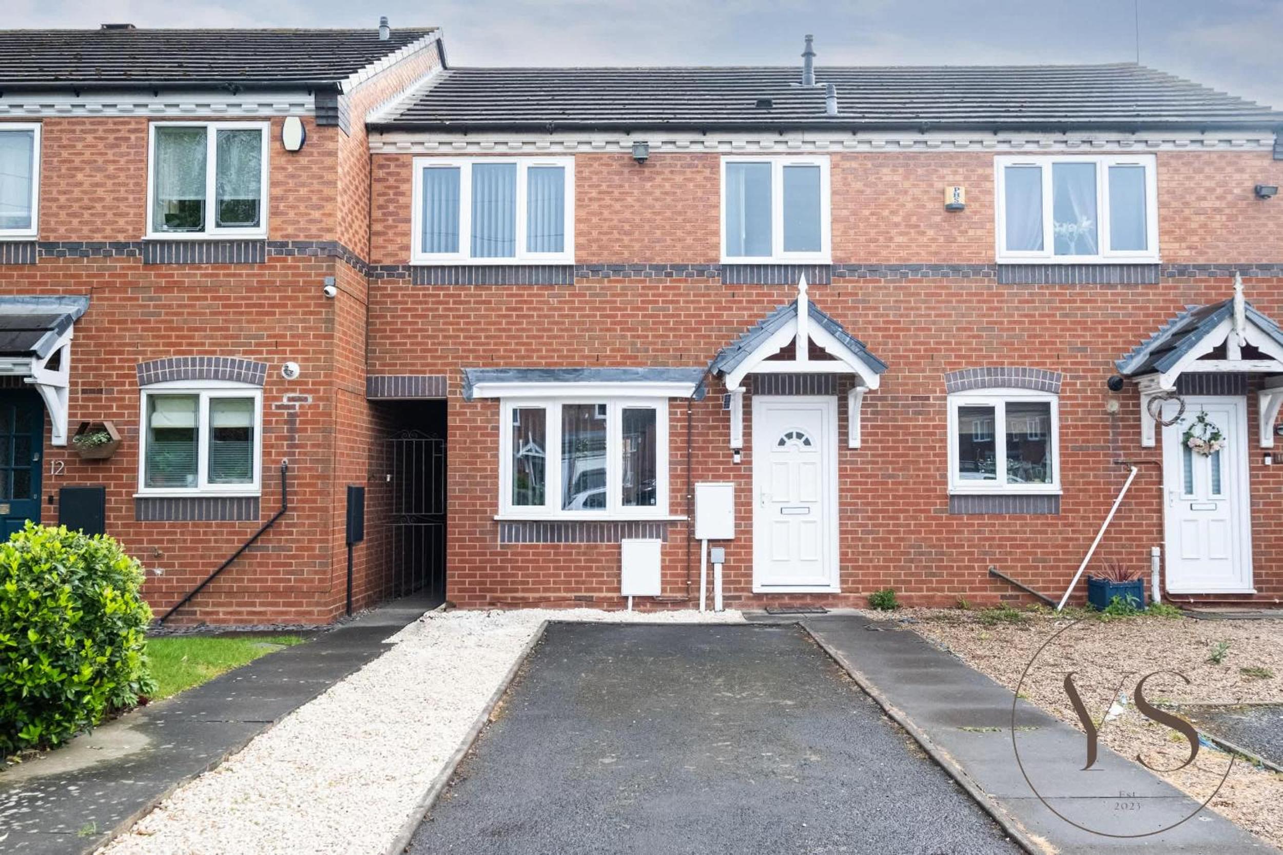 Modern 3BR Family Home in 14 Hempole Lane Near Dudley with Netflix, Wi-Fi & Free Parking