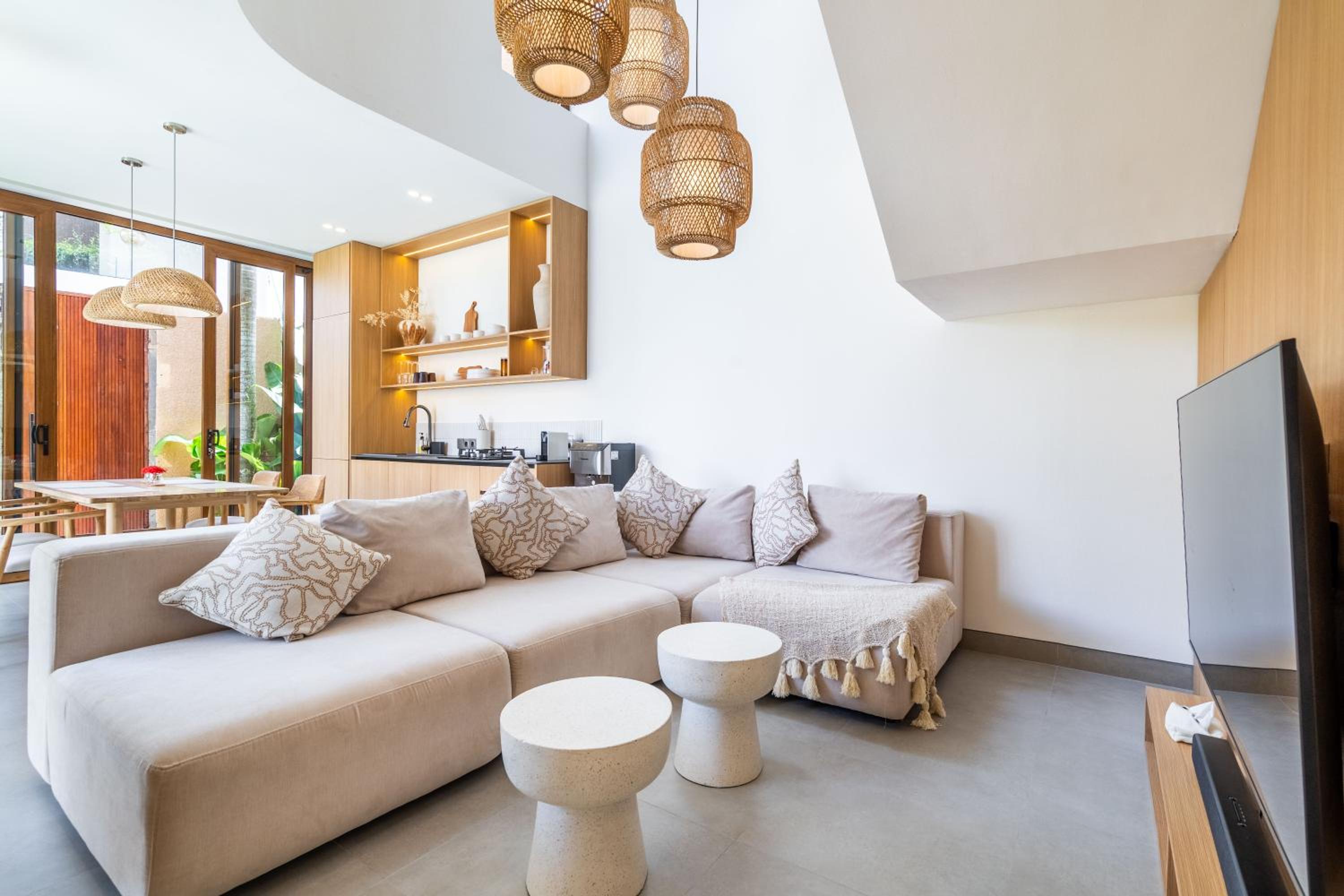 Casa de Stella - New 2BR Luxury retreat Canggu