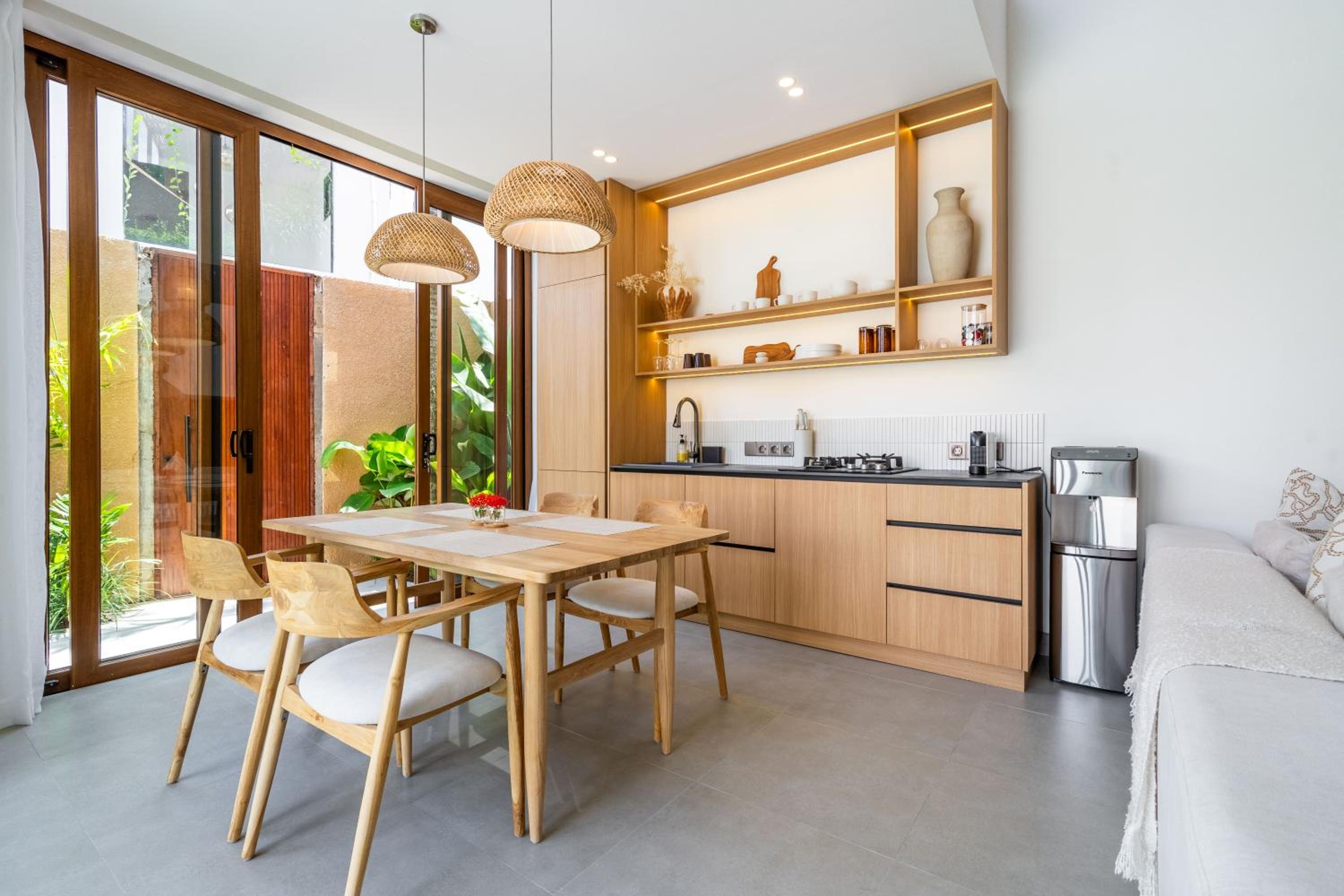 Casa de Stella - New 2BR Luxury retreat Canggu