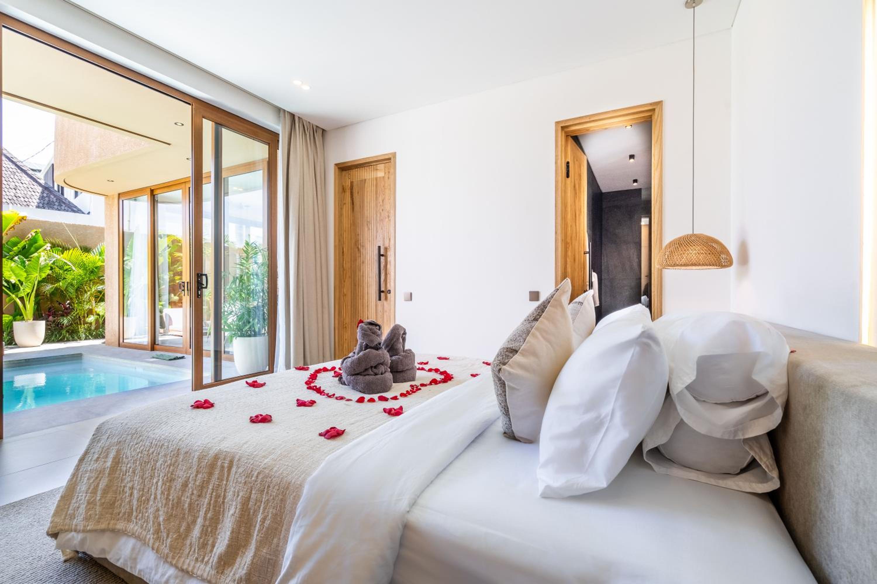 Casa de Stella - New 2BR Luxury retreat Canggu
