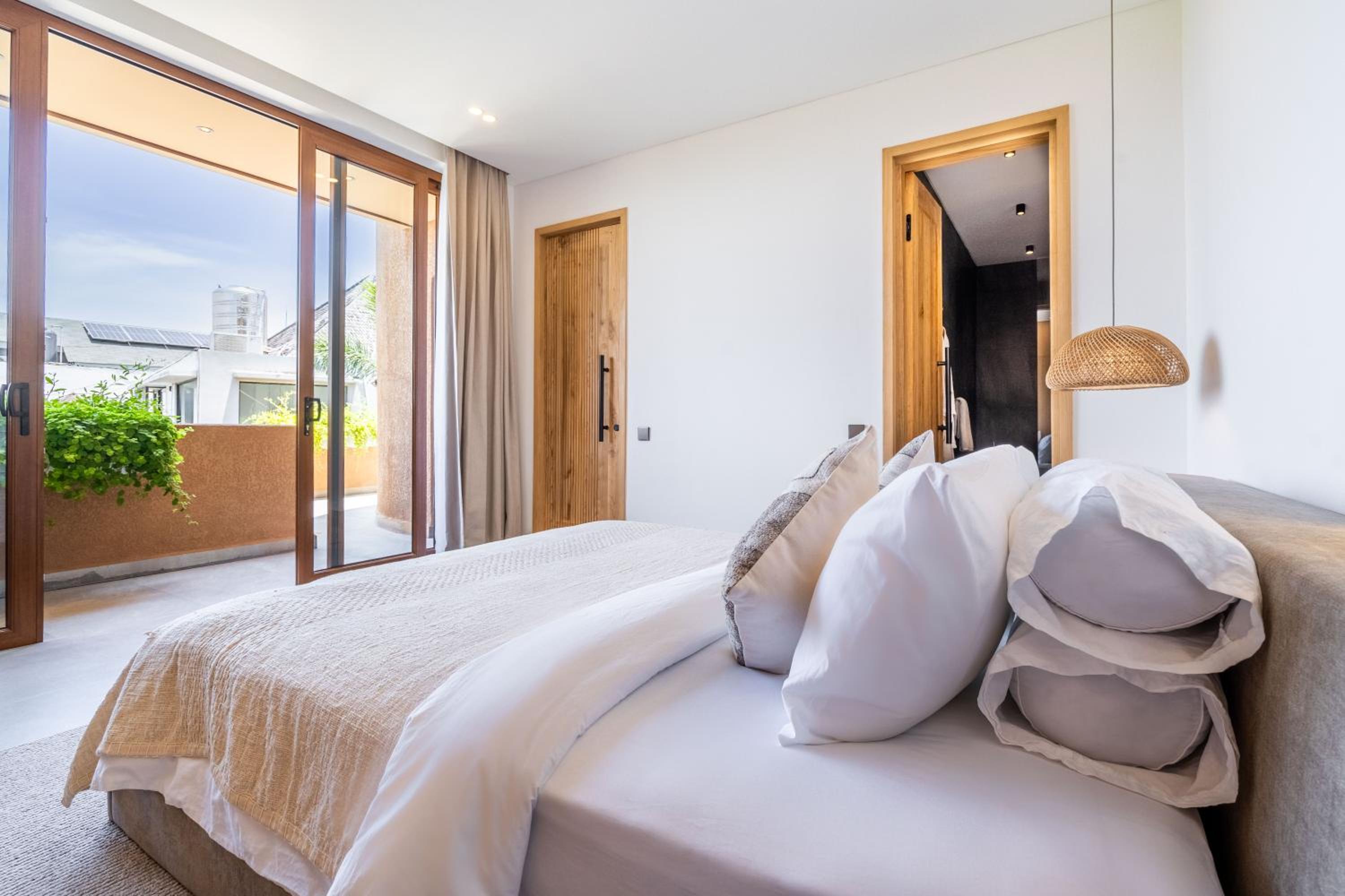 Casa de Stella - New 2BR Luxury retreat Canggu