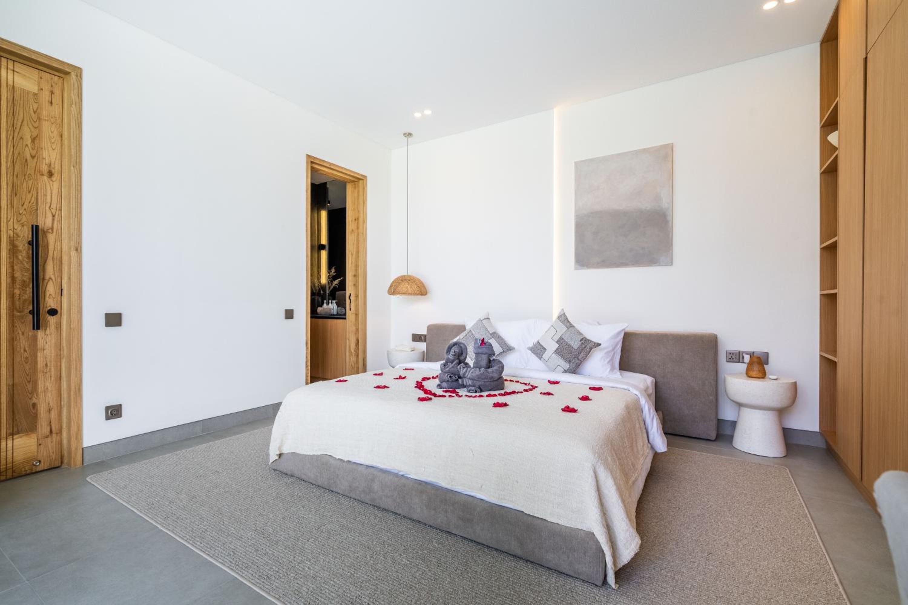 Casa de Stella - New 2BR Luxury retreat Canggu