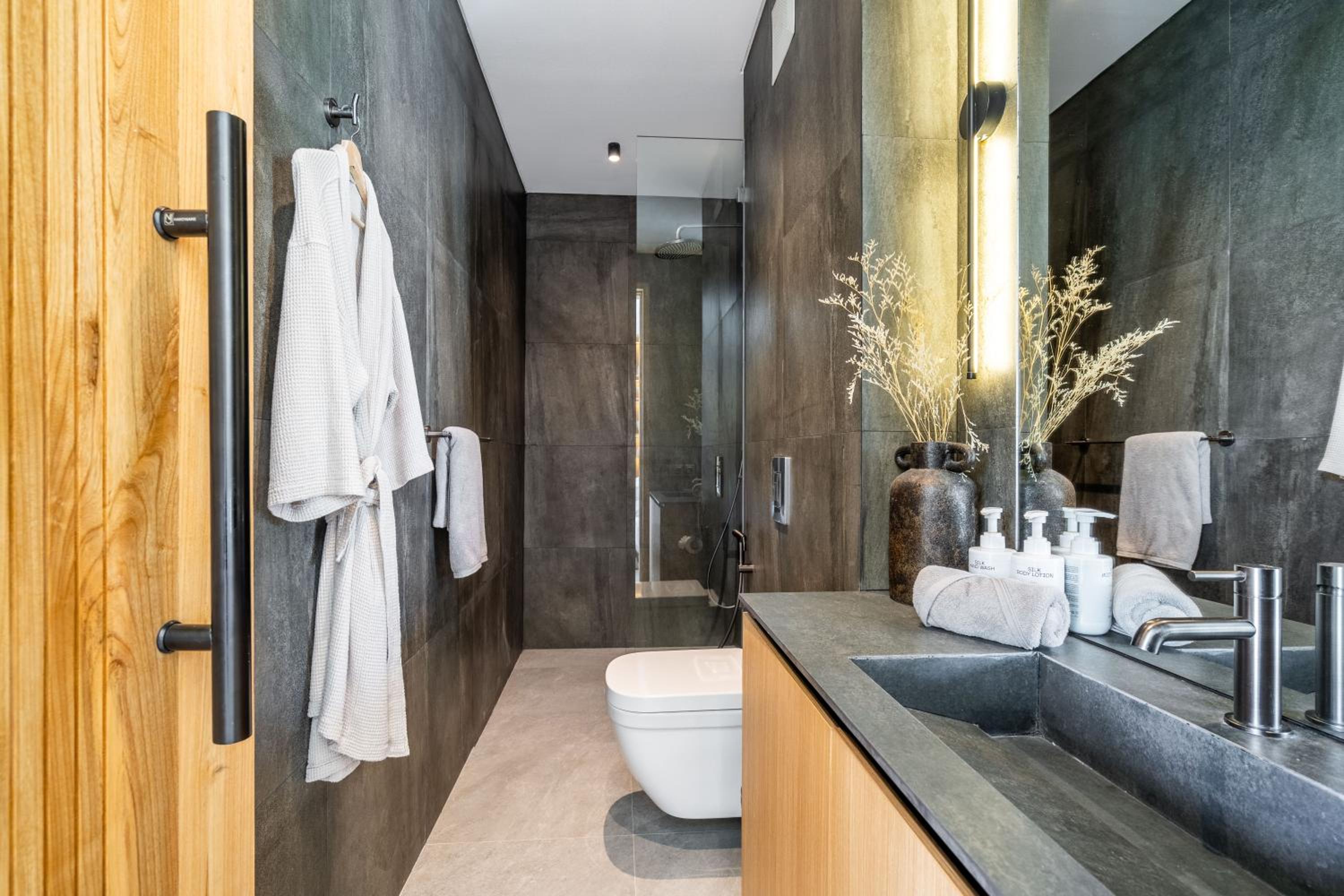 Casa de Stella - New 2BR Luxury retreat Canggu