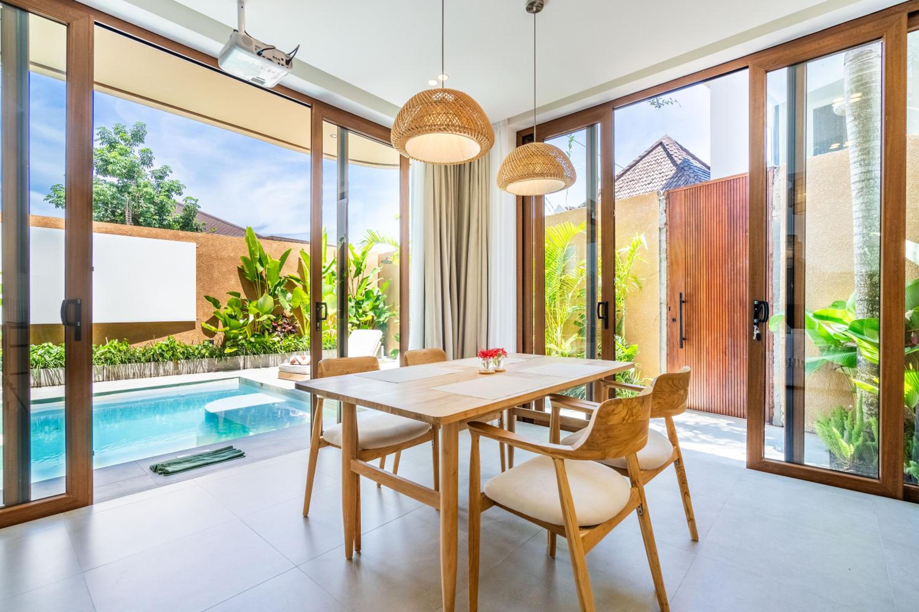 Casa de Stella - New 2BR Luxury retreat Canggu