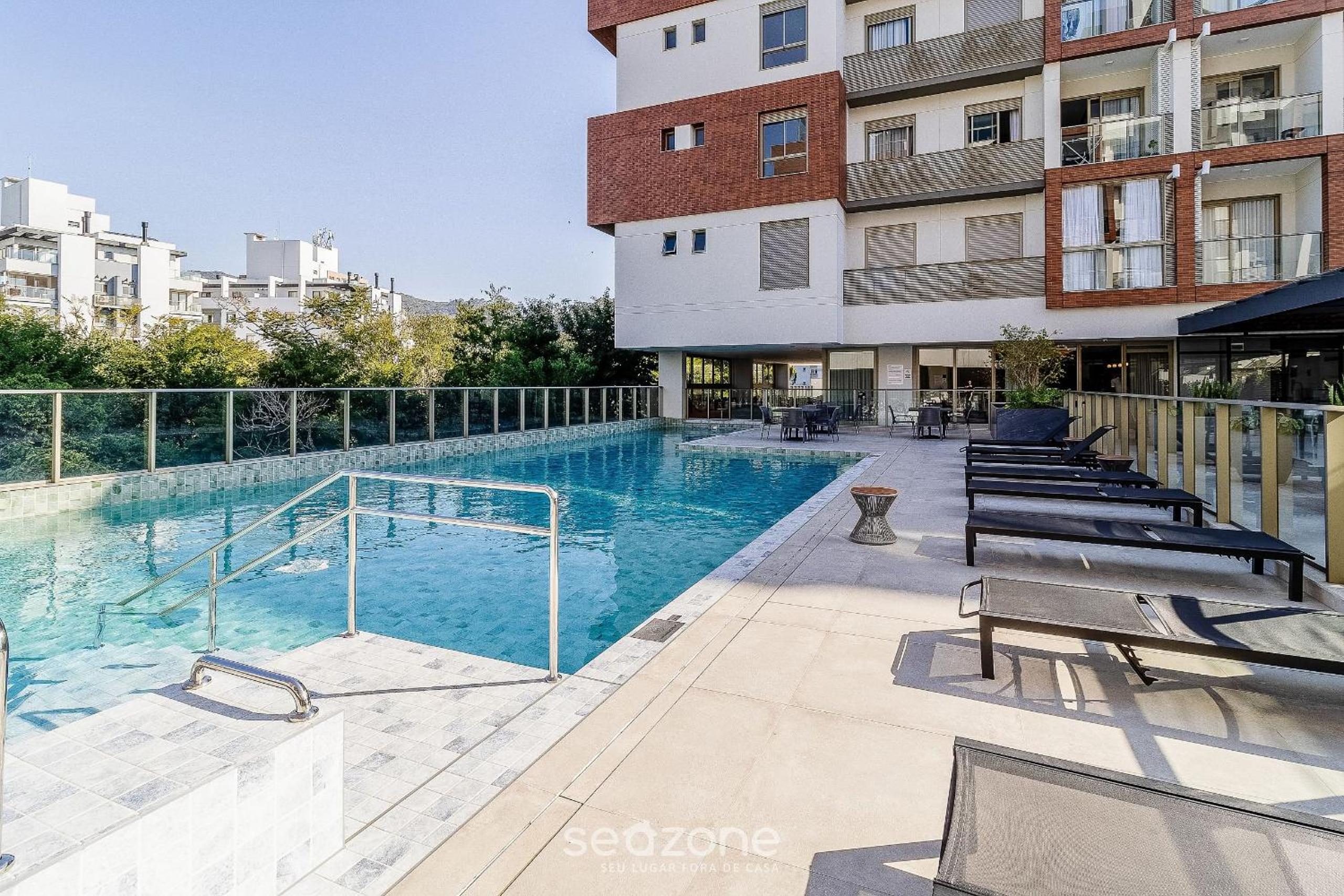 Stay in a building with a pool, gym, and leisure - SSL