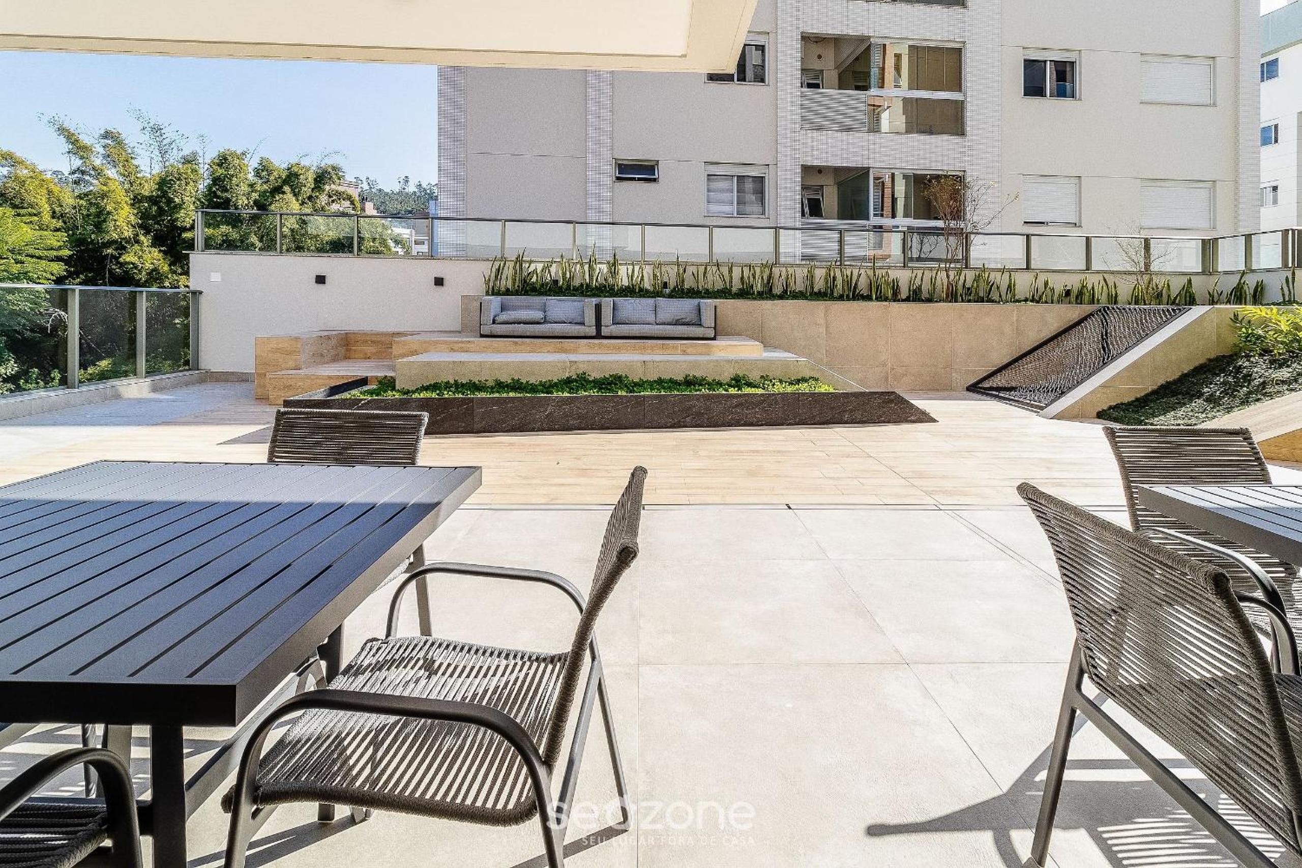 Stay in a building with a pool, gym, and leisure - SSL