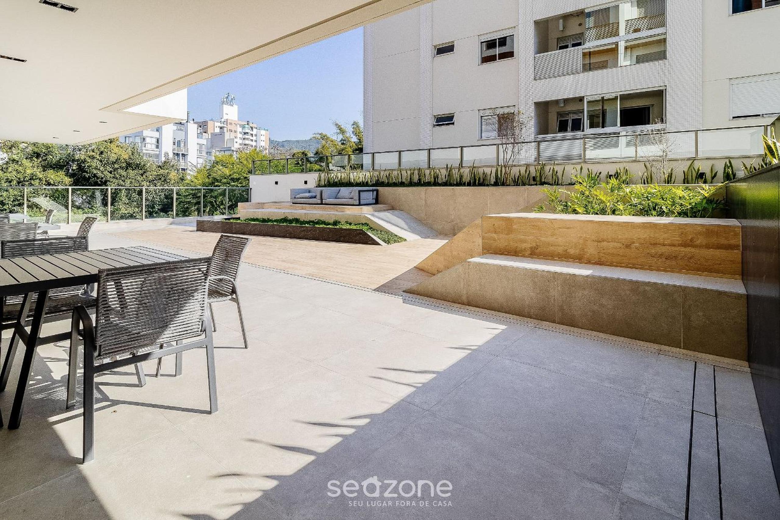 Stay in a building with a pool, gym, and leisure - SSL